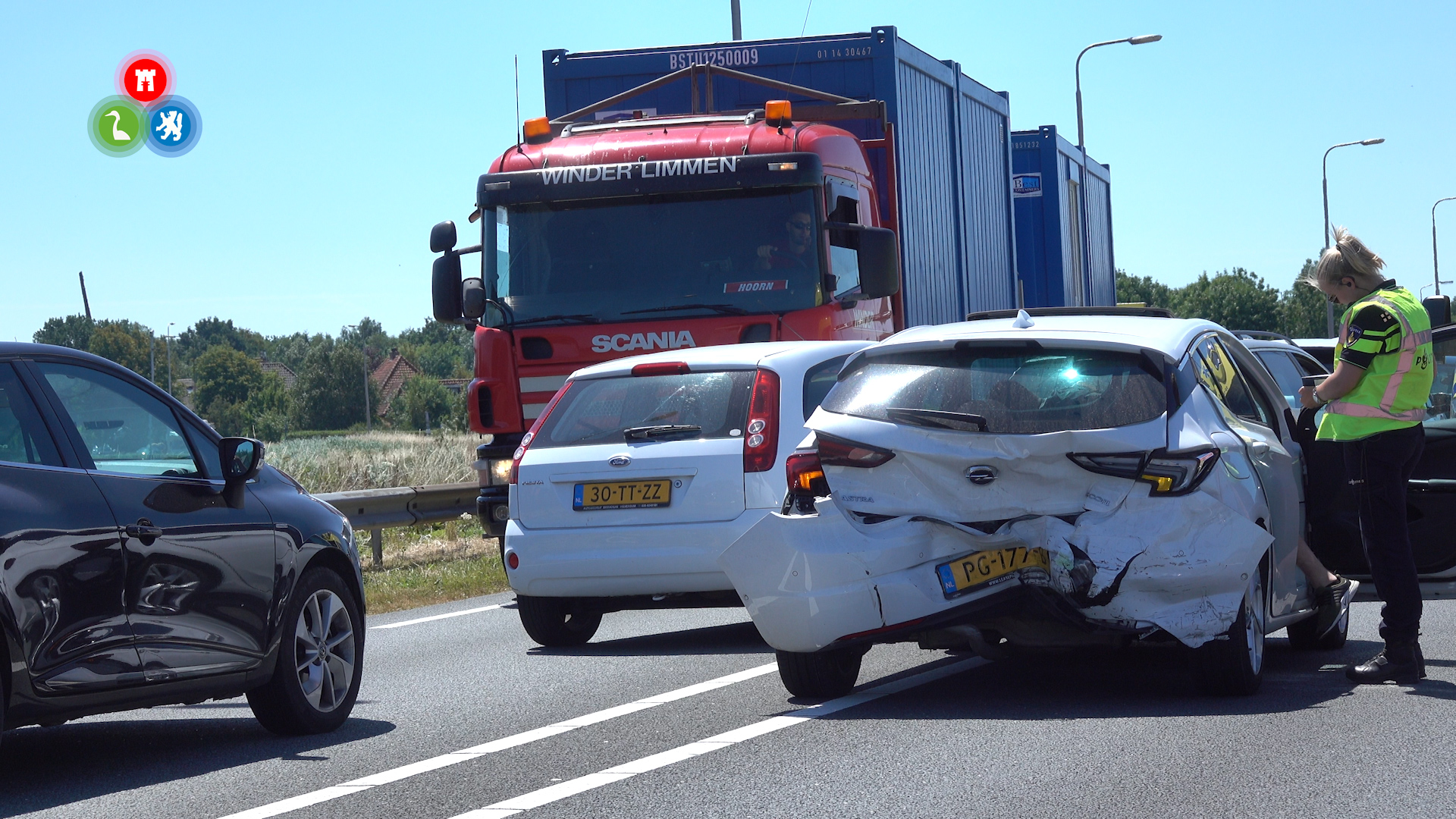 Gewonde bij kop-staartbotsing op N9 bij kruising met Kogendijk (VIDEO)