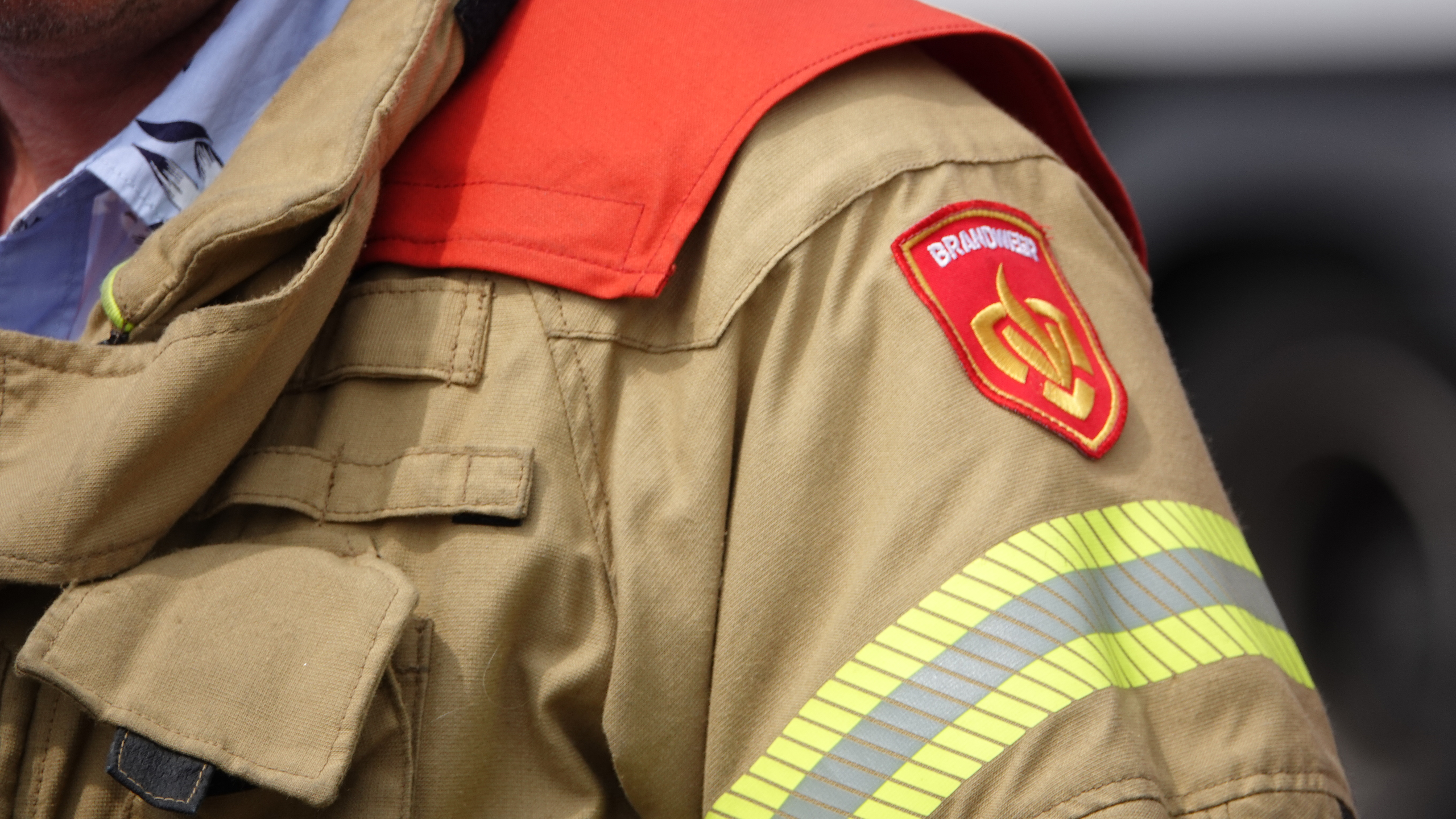 Motorscooter vliegt spontaan in brand op N245 bij Oudkarspel
