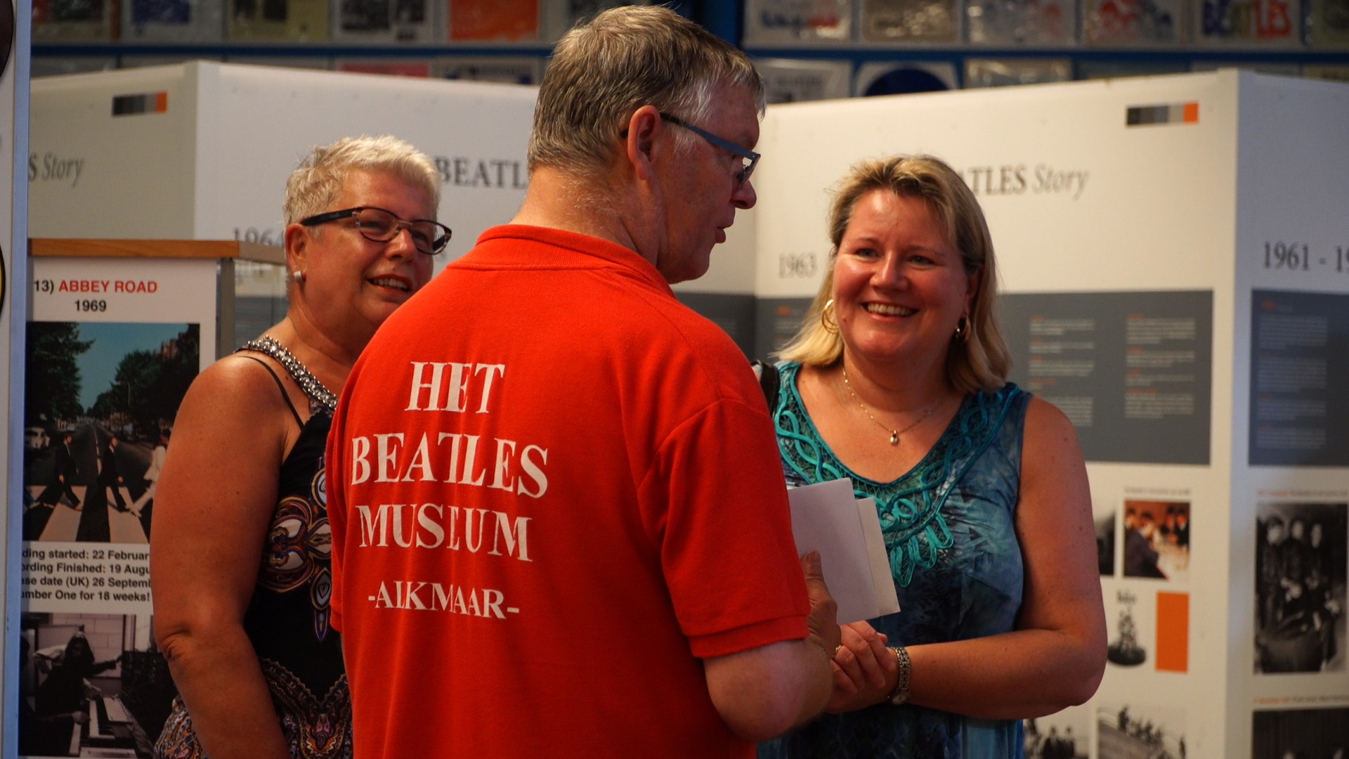 Beatlekenner Azing Moltmaker vertelt eigen verhaal in nieuwste boek (VIDEO)