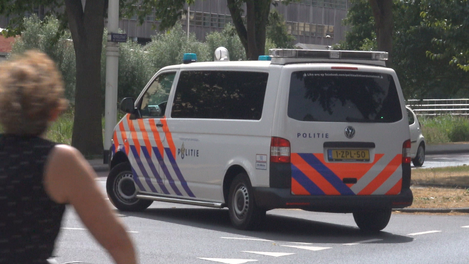 Grootse politie-inzet na 'ontvoering' verstopt jongetje (VIDEO)