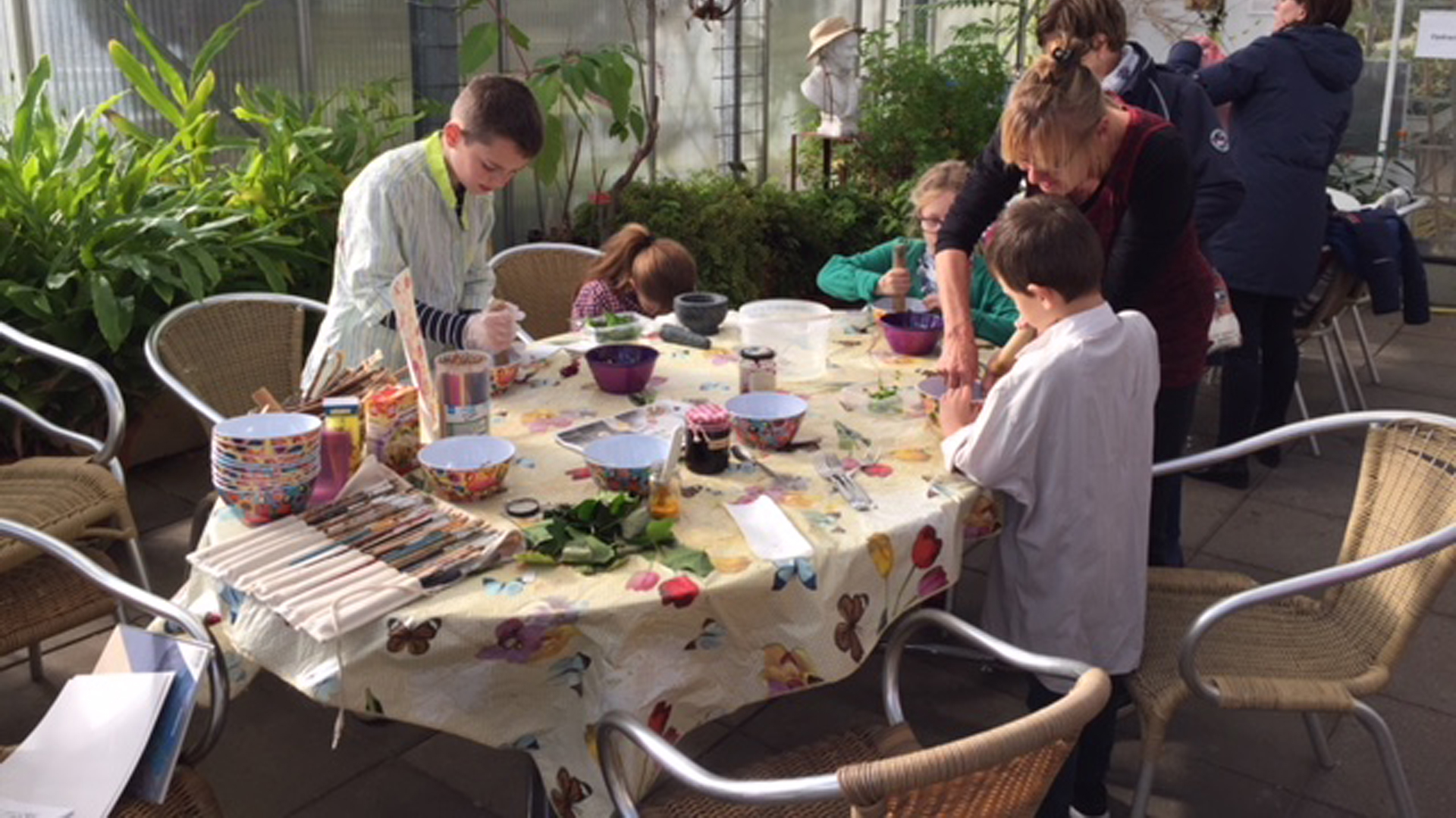 Kinderworkshop schilderen met planten bij Hortus Alkmaar