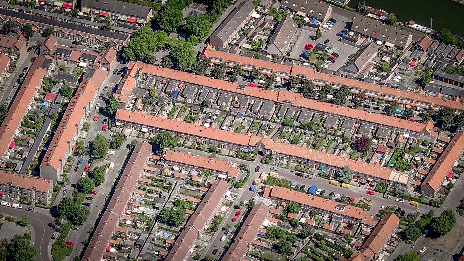 Bewoners en gemeente willen wildparkeren in Oud-Overdie aanpakken