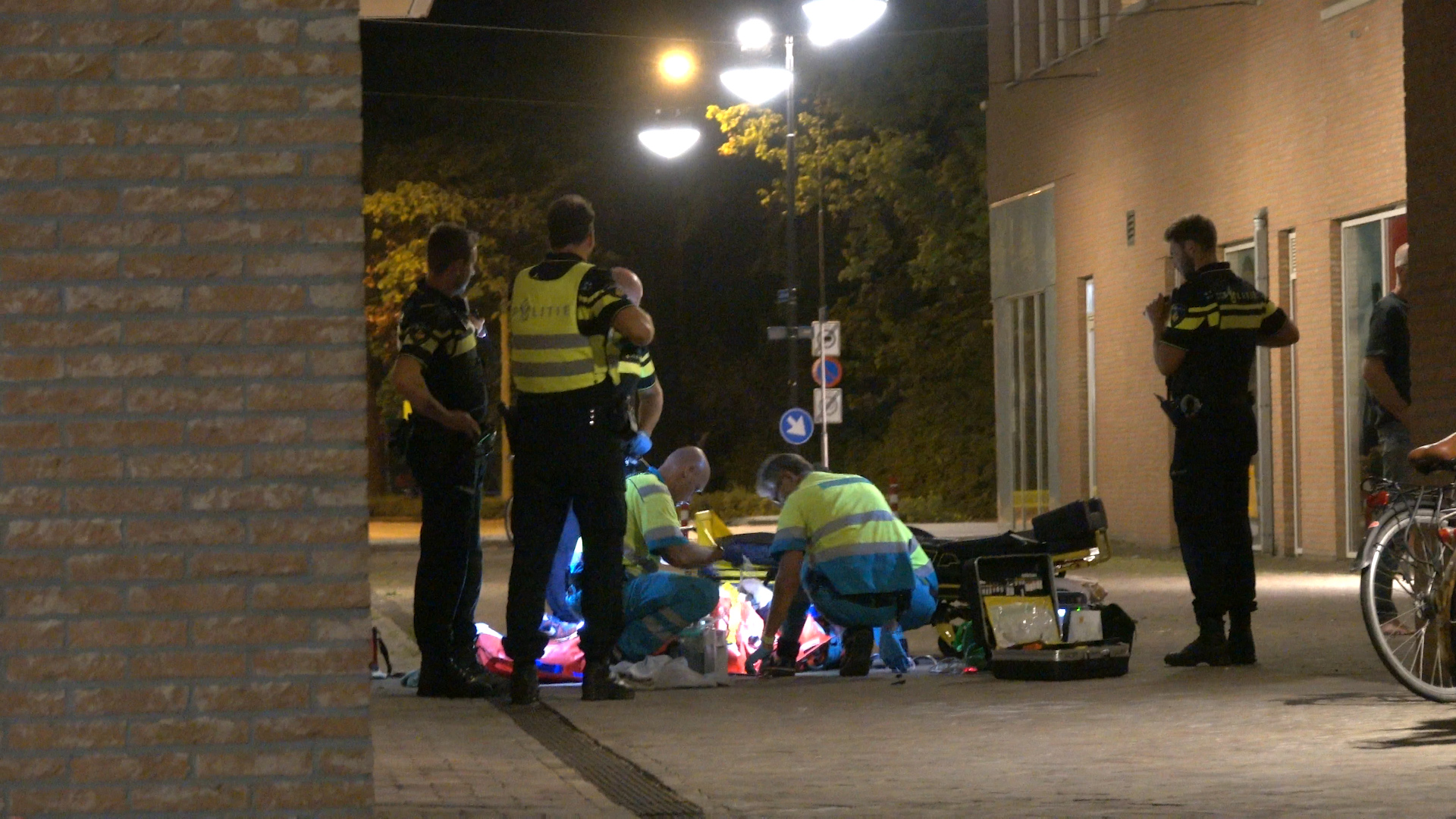 Man zwaar gewond na val uit appartement aan Middenweg (VIDEO)