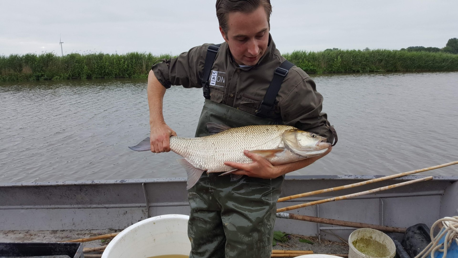 Monster roofblei uit kanaal Omval-Kolhorn gevist