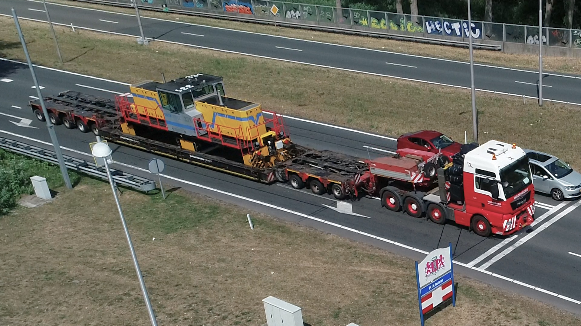 Bijzonder konvooi passeert Alkmaar (VIDEO)