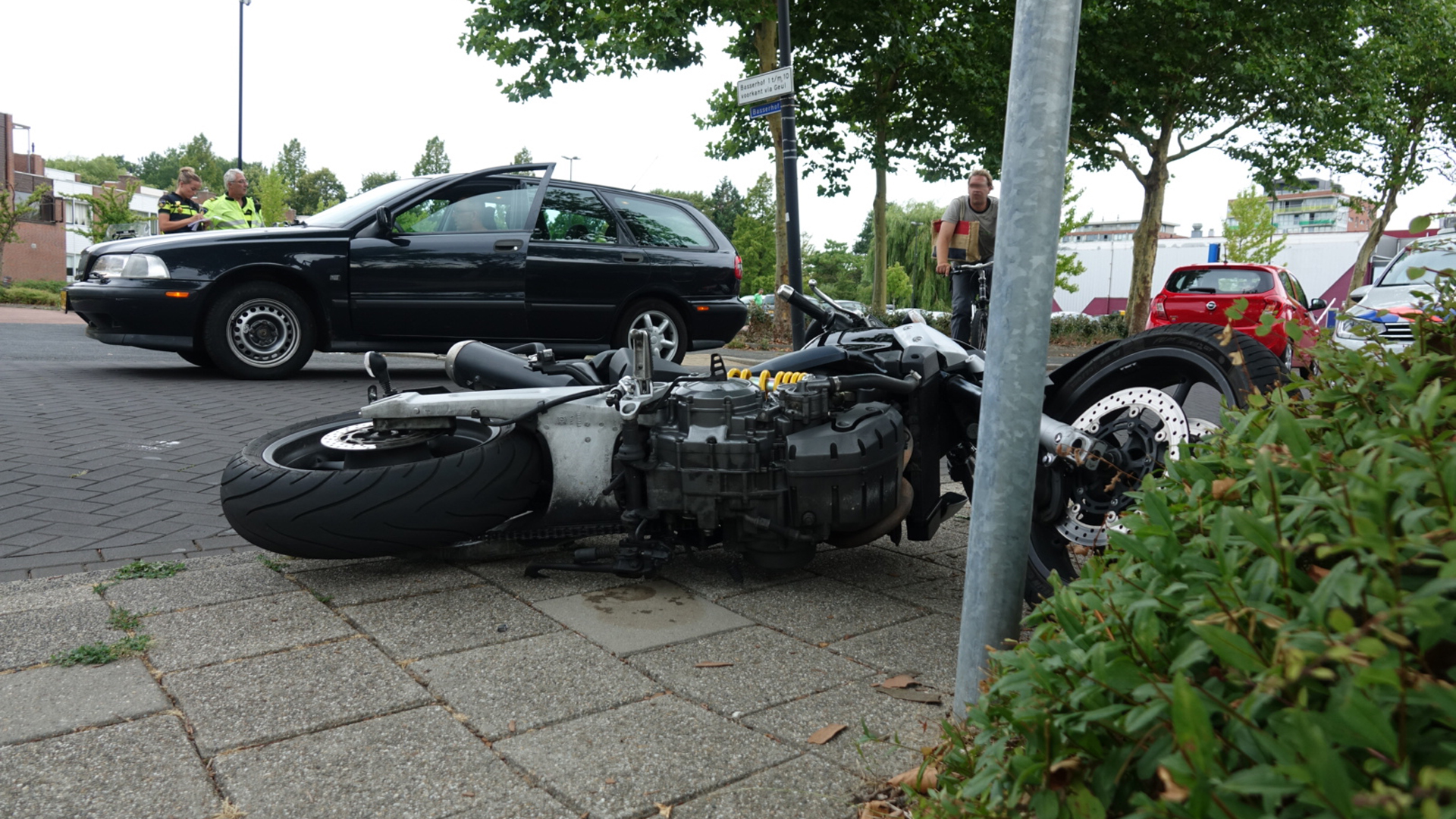 Motorrijder gewond bij aanrijding op Middenwaard