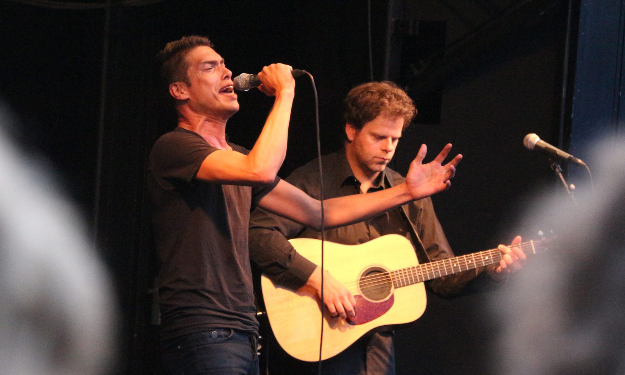 Sjors van der Panne boeit publiek met beroemde chansons tijdens Zomer op het Plein