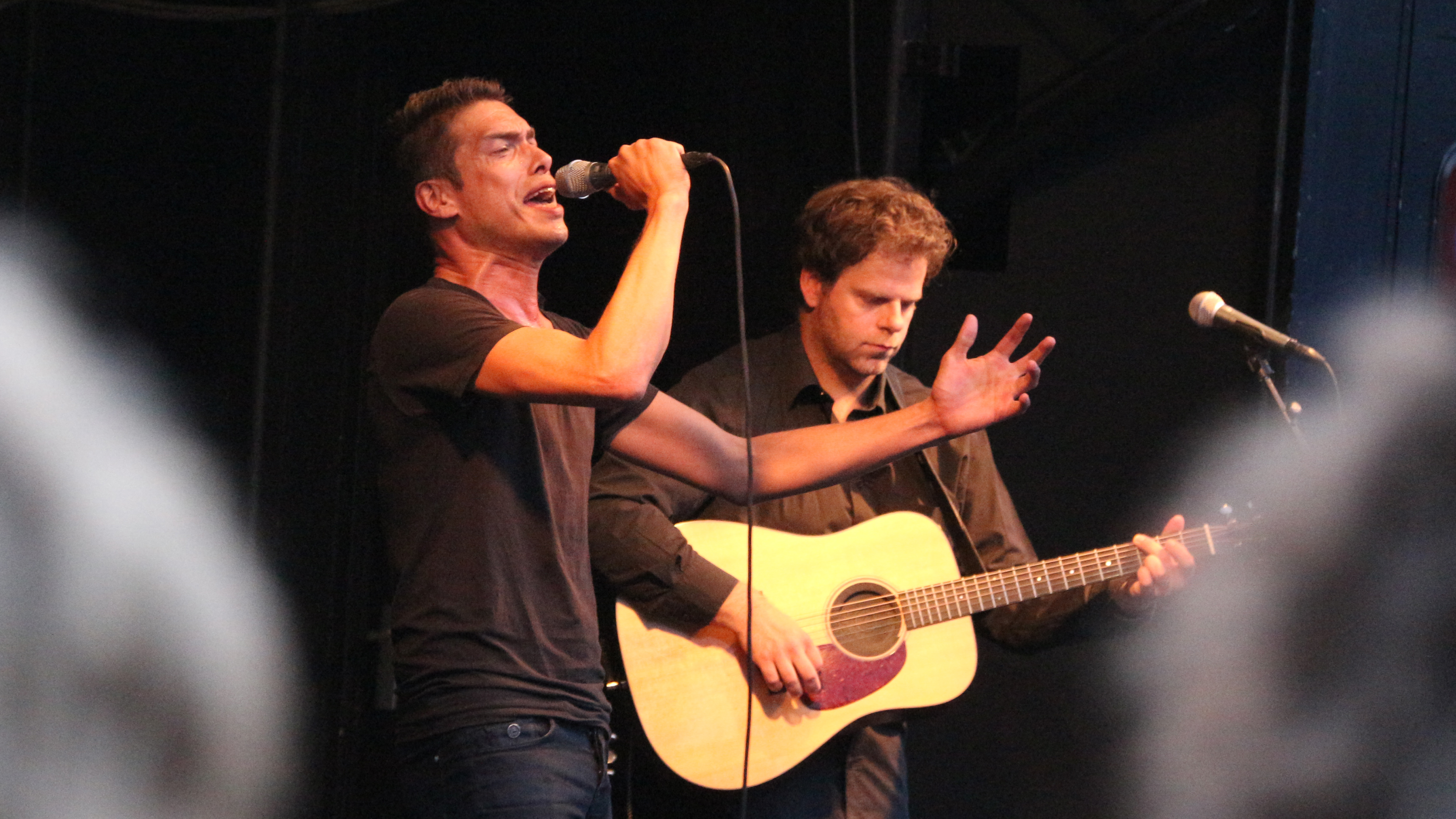 Sjors van der Panne boeit publiek met beroemde chansons tijdens Zomer op het Plein