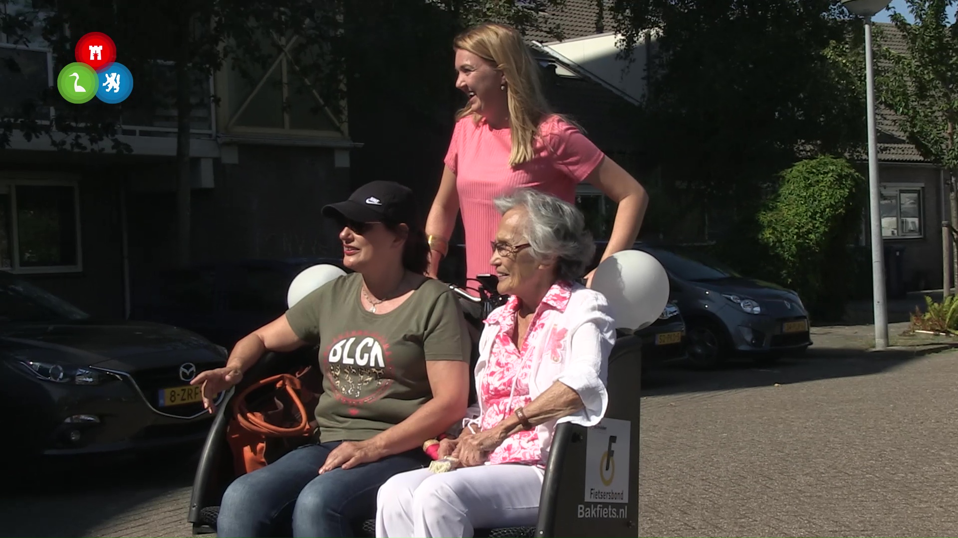 Mevrouw.... maakt eerste riksjatocht voor ouderen in Alkmaar (VIDEO)