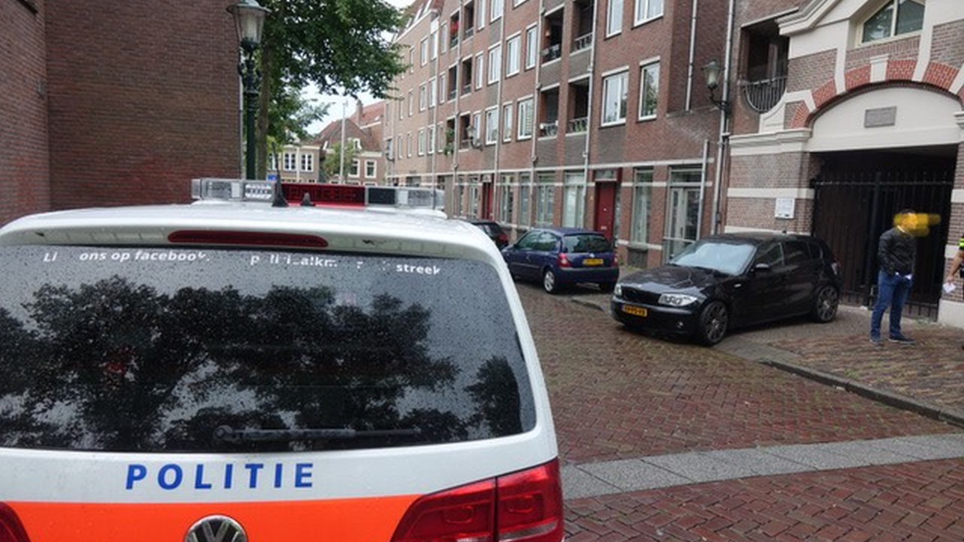 Auto botst op wielrenner