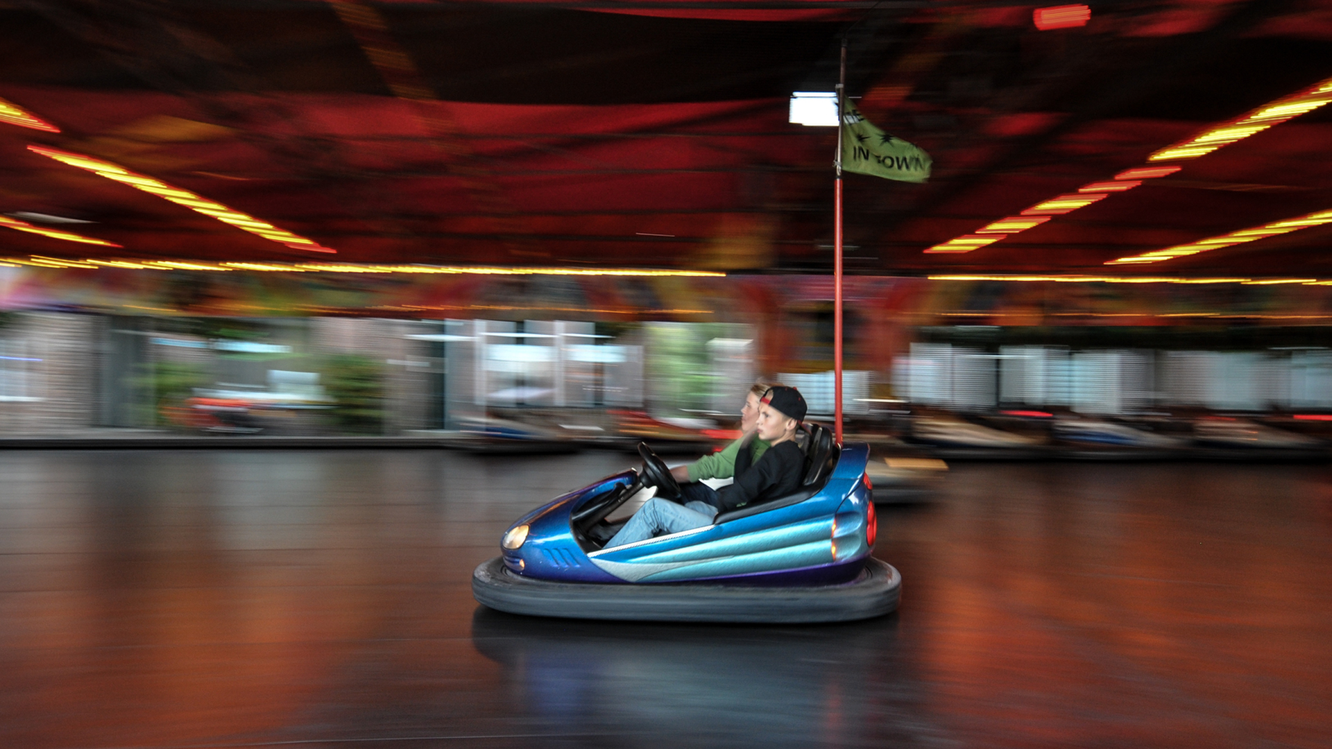 Raadslid OPA ergert zich aan gedrag jongeren bij botsauto's op kermis