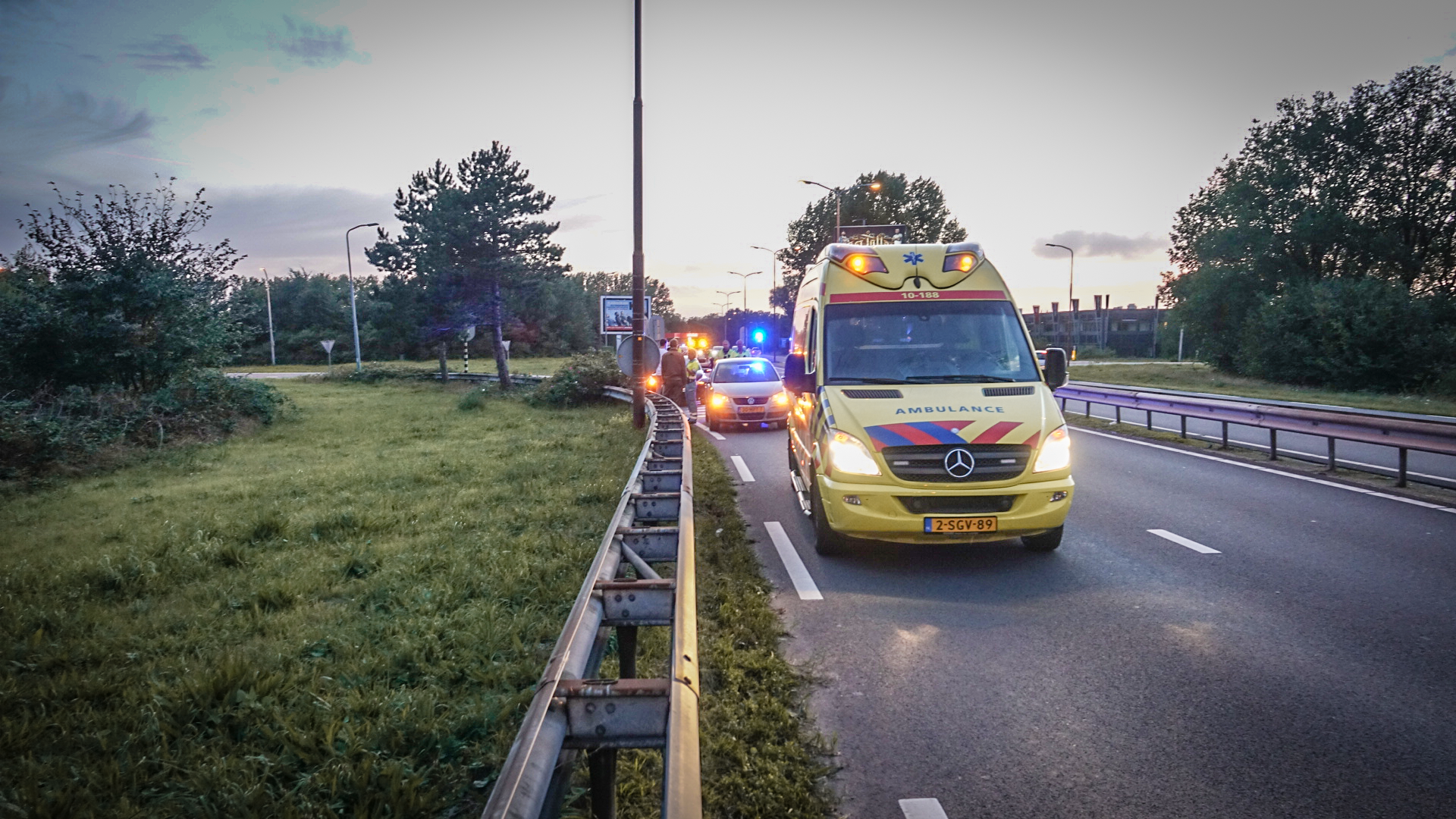 Veel schade bij kop-staartbotsing op N245 bij Huiswaarderbrug