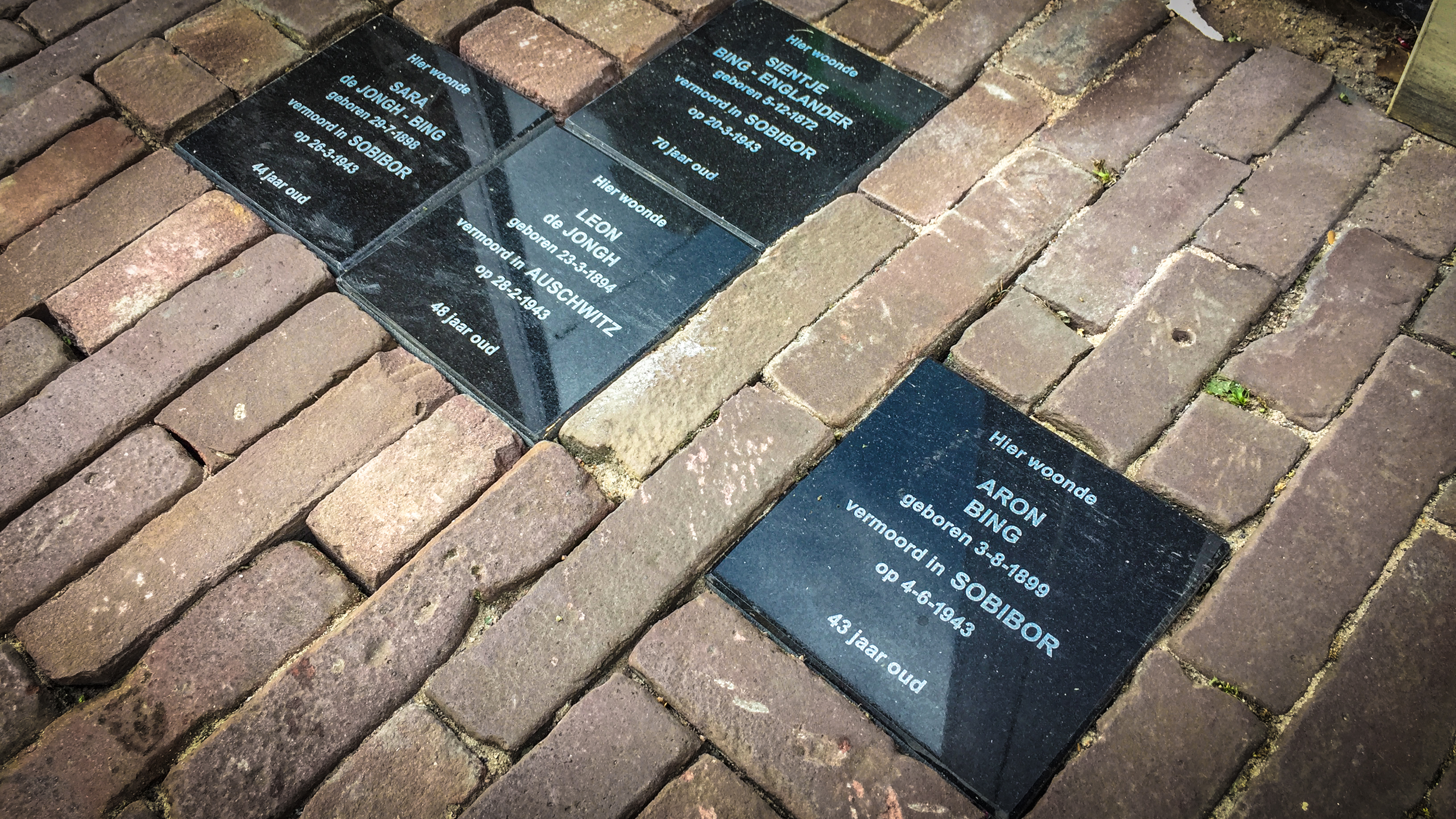 'Gouden' Stolpersteine vervangen door granieten herdenkingsstenen
