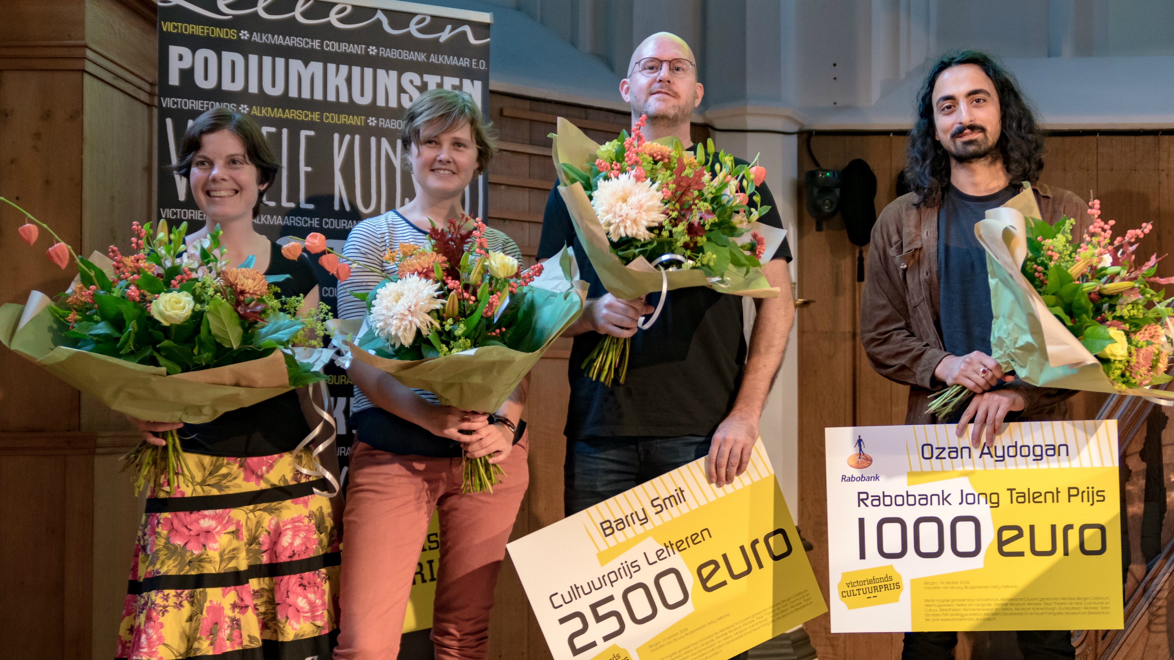 Alkmaarse Barry Smit wint Victoriefonds Cultuurprijs Letteren 2018 (VIDEO)