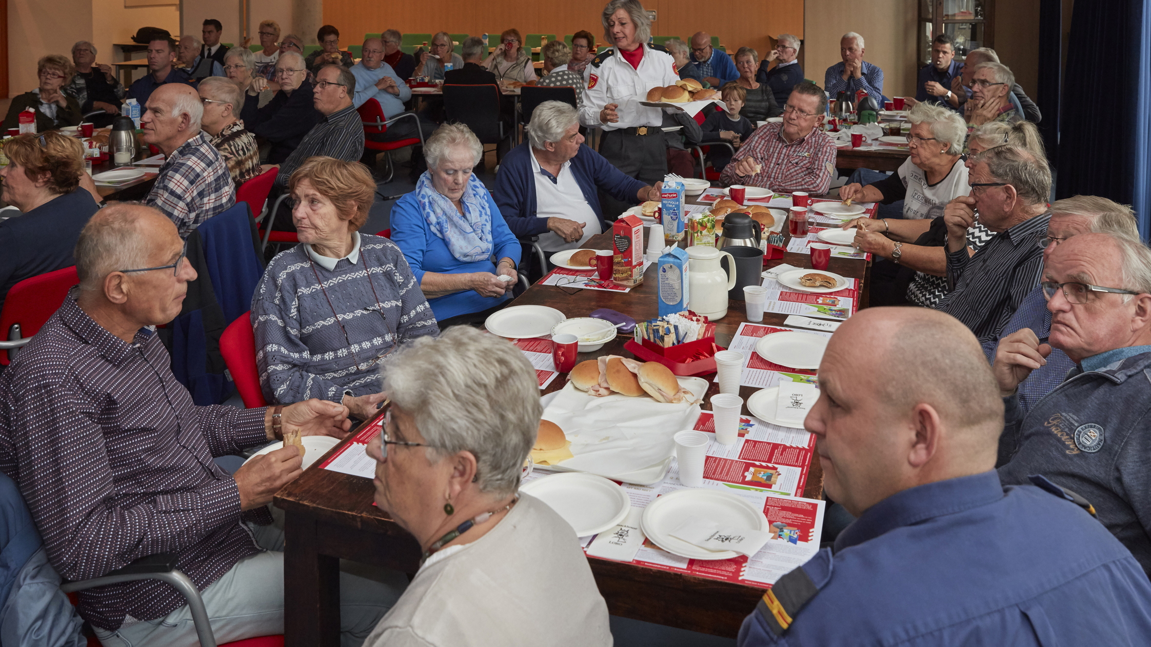 Brandweer Heerhugowaard nodigt 65-plussers uit voor Broodje Brandweer
