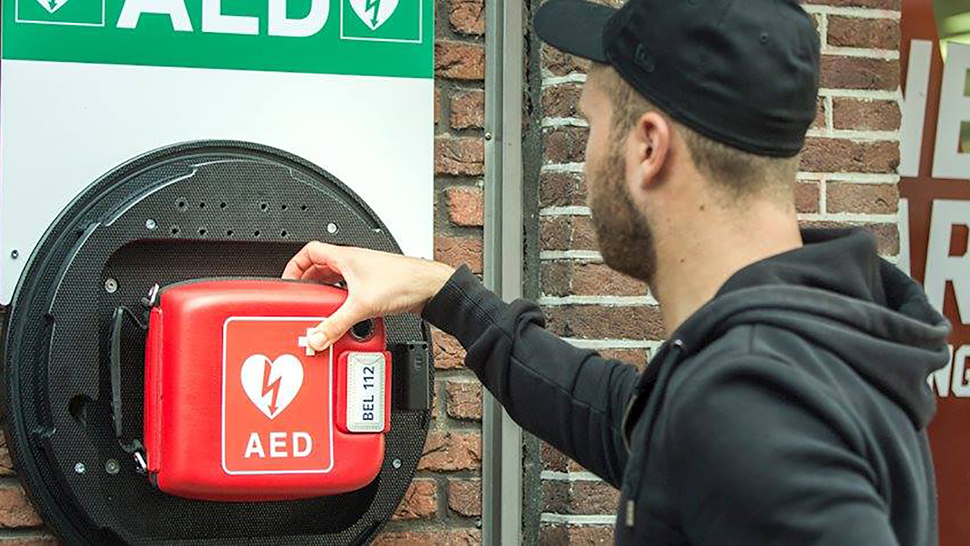 Vier AED's in Alkmaar gestolen