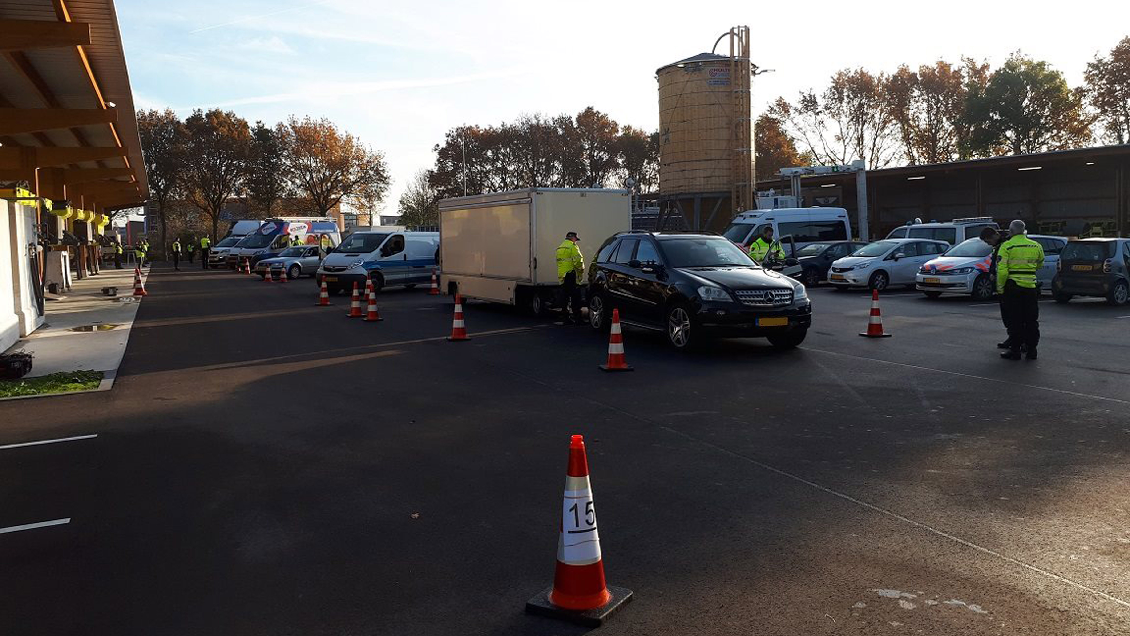 Een aanhouding bij grootschalige controle op Galileistraat in Heerhugowaard