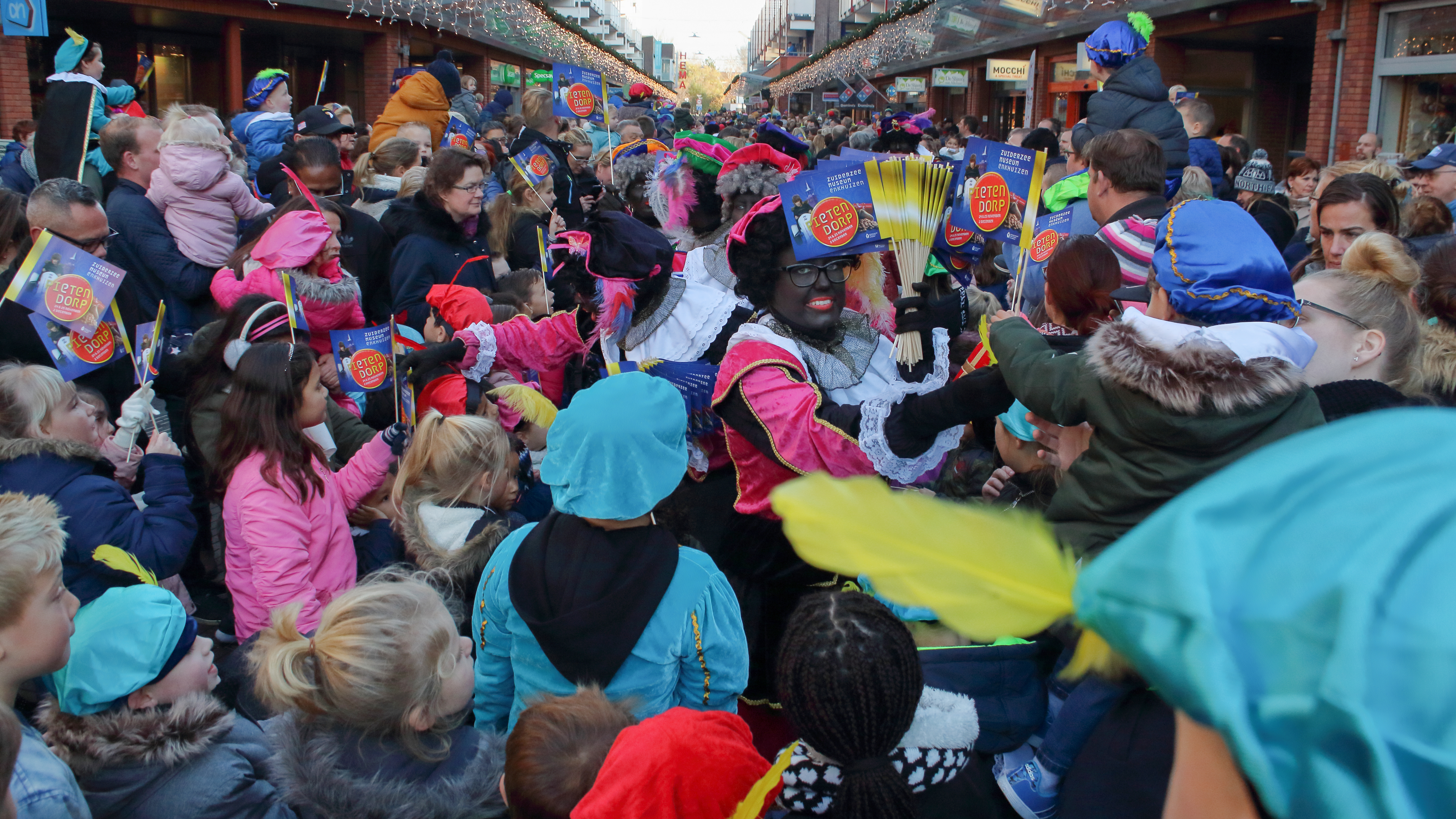Ook intocht Sinterklaas in De Mare groot succes