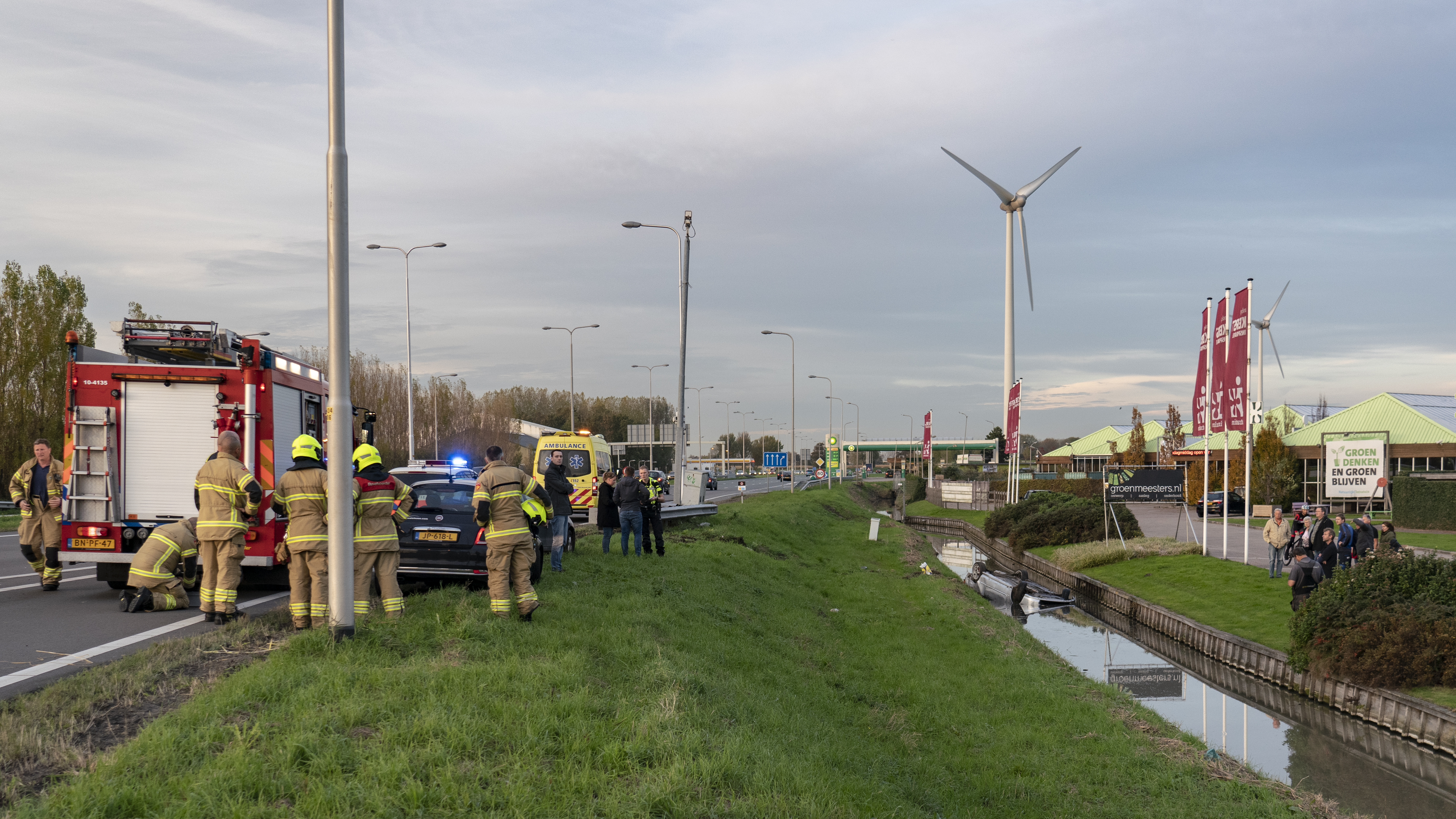 Auto te water bij N242 Heerhugowaard 1