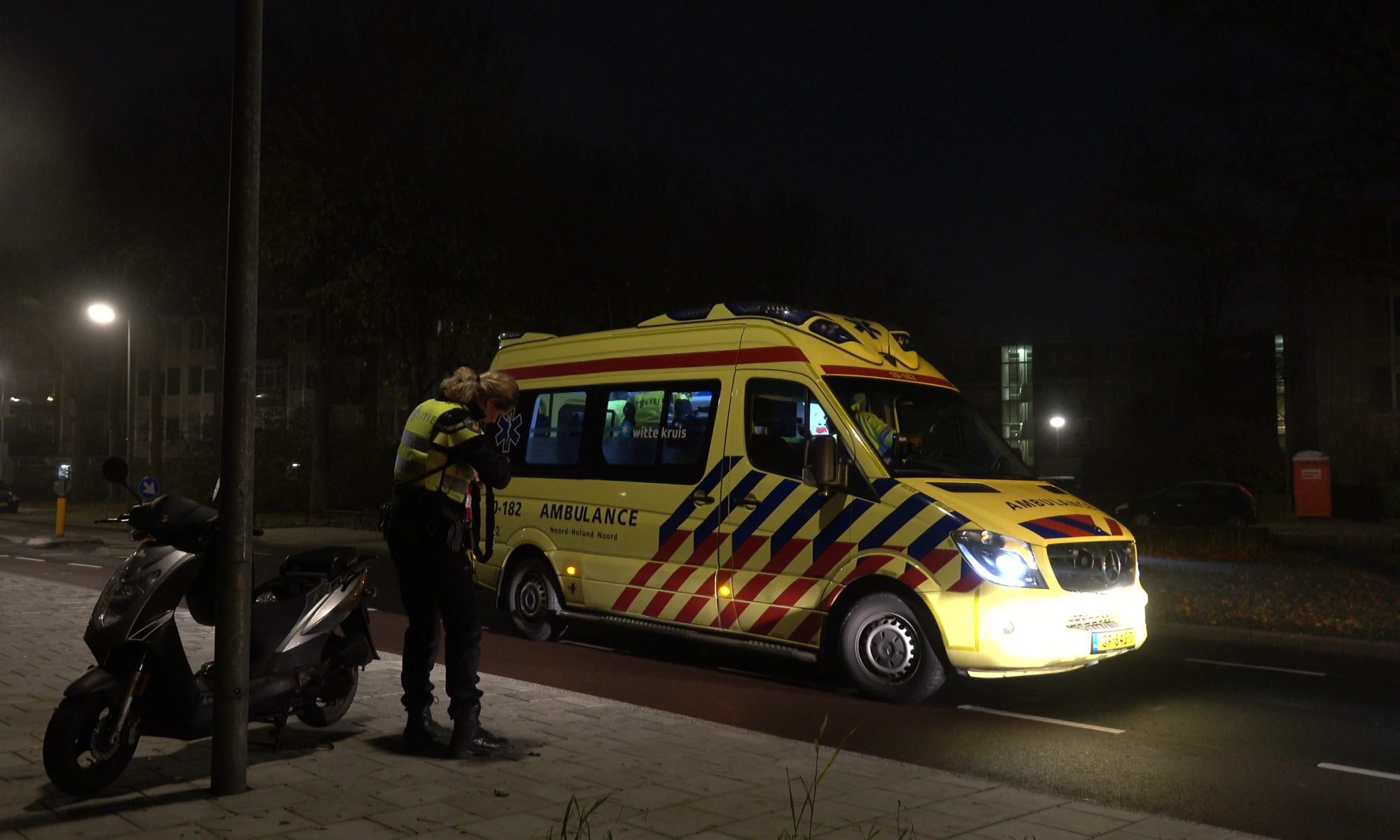 Bestuurster snorscooter gewond naar ziekenhuis na val