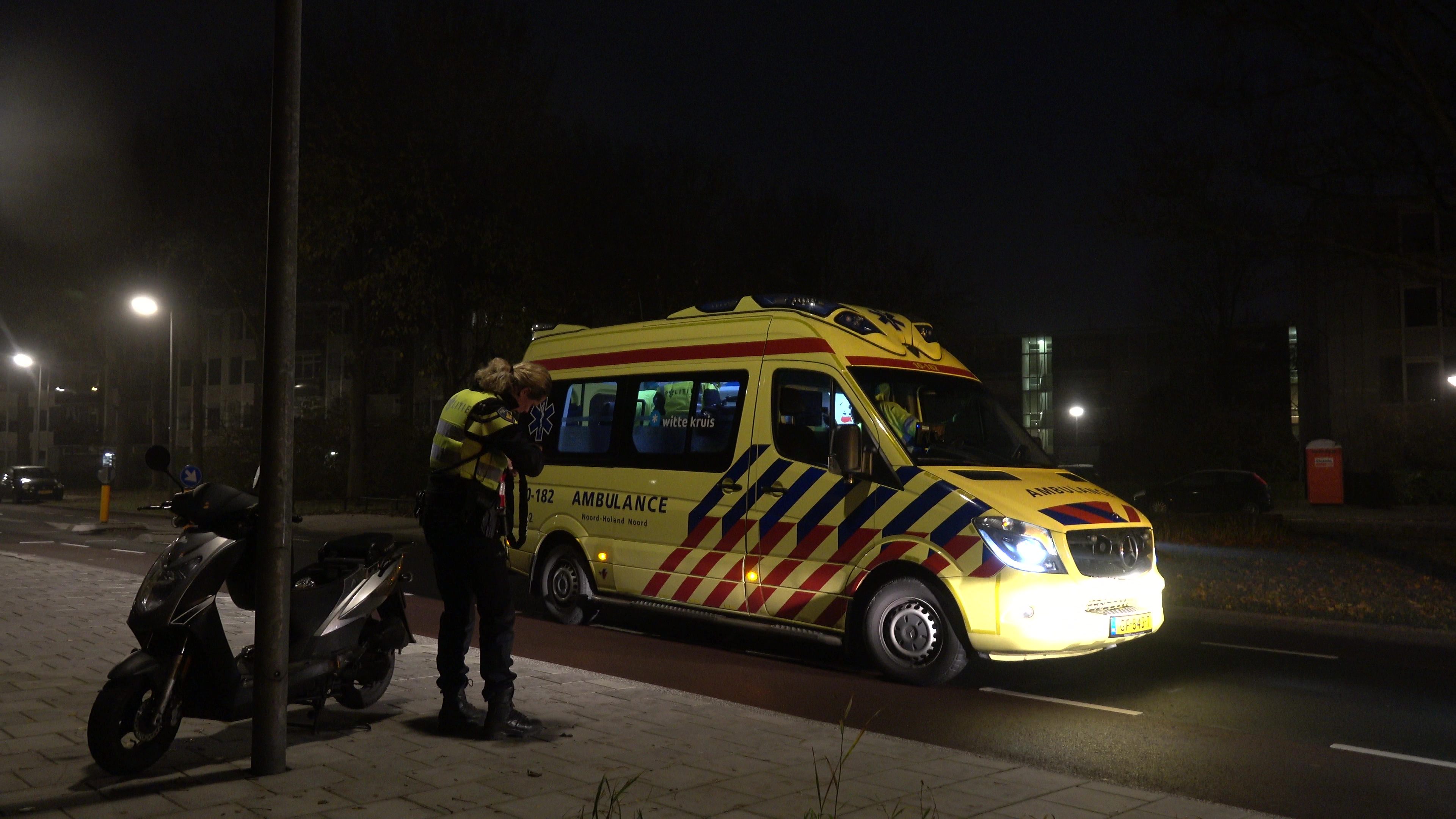 Bestuurster snorscooter gewond naar ziekenhuis na val