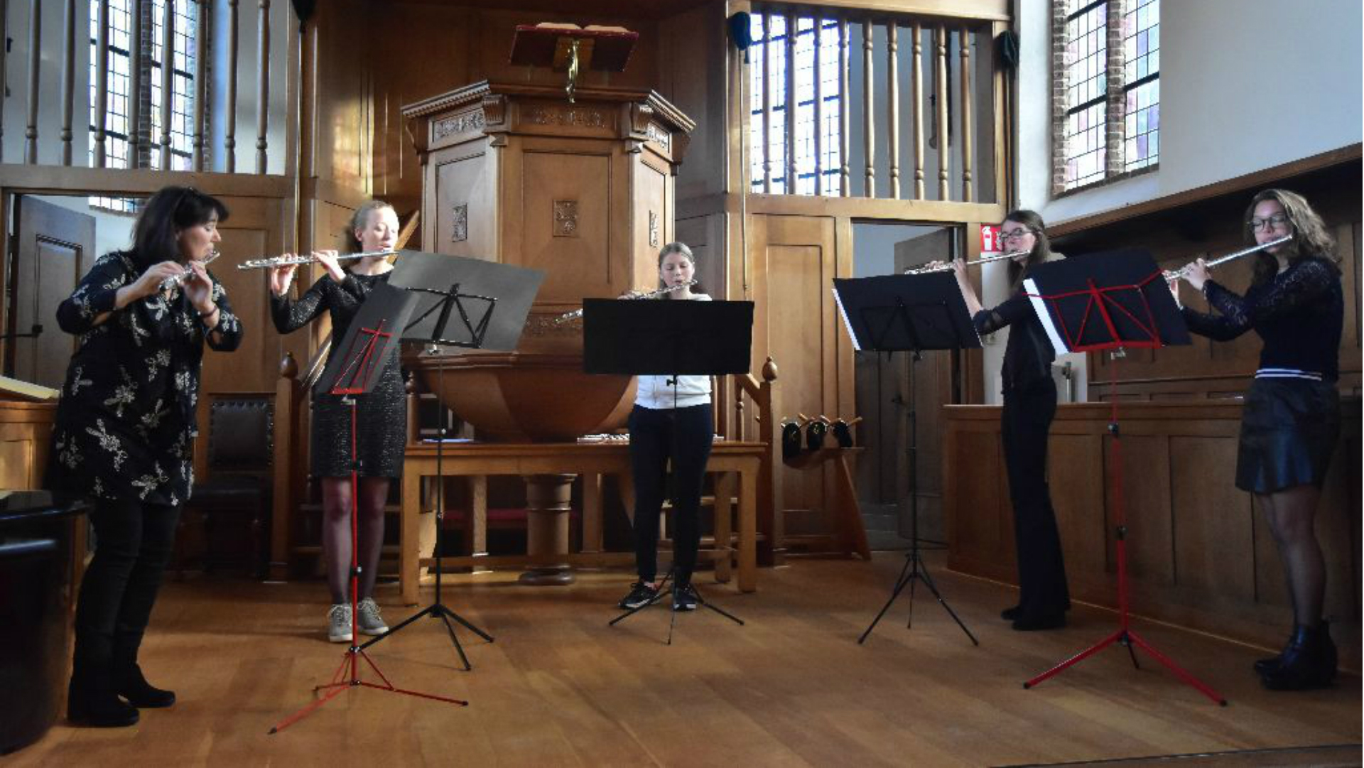 Kerstconcerten van Muziekatelier Alkmaar in witte kerkje Oudorp