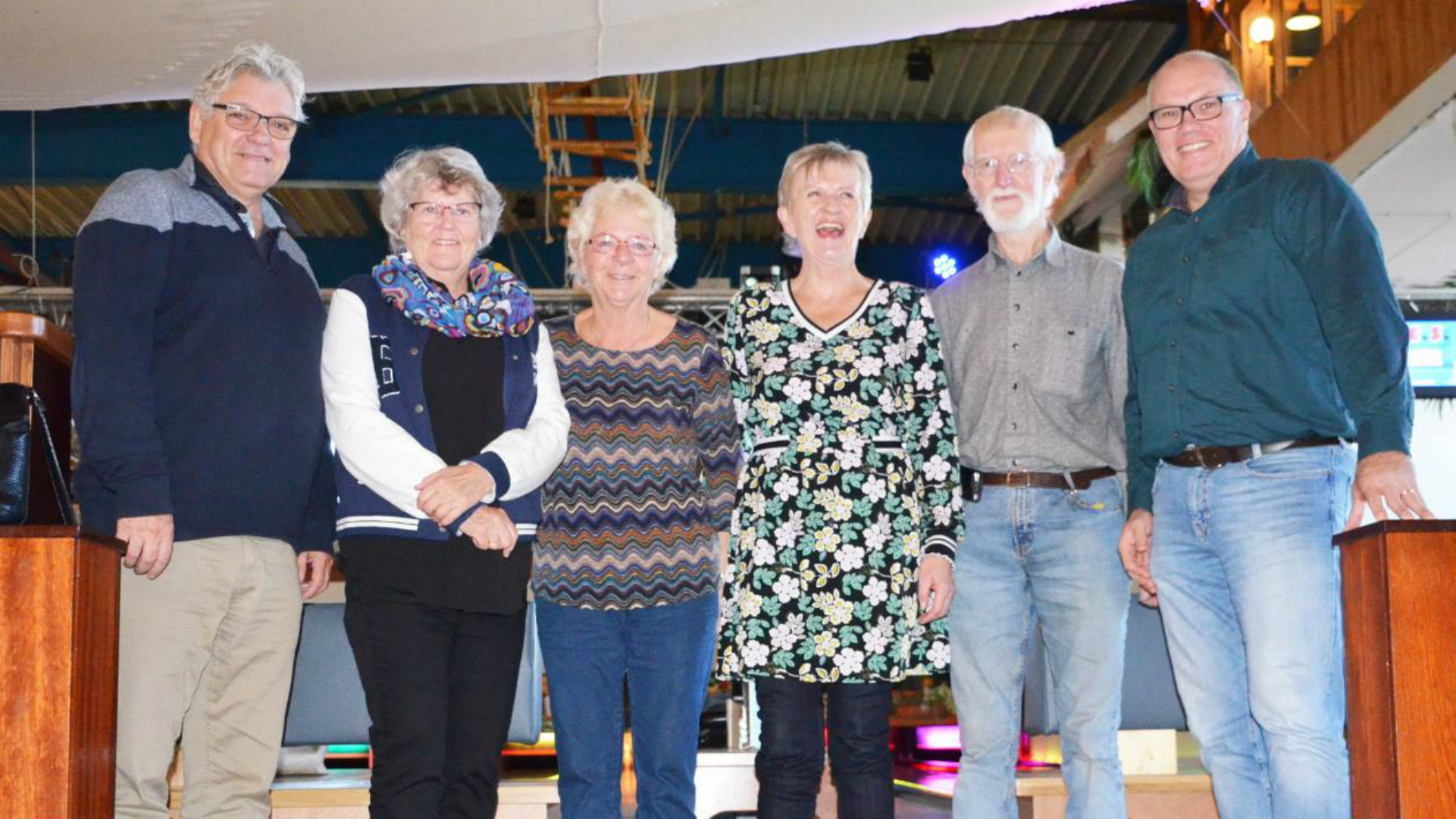 Langedijker vrijwilligers mochten potje bowlen met wethouder Marcel Reijven