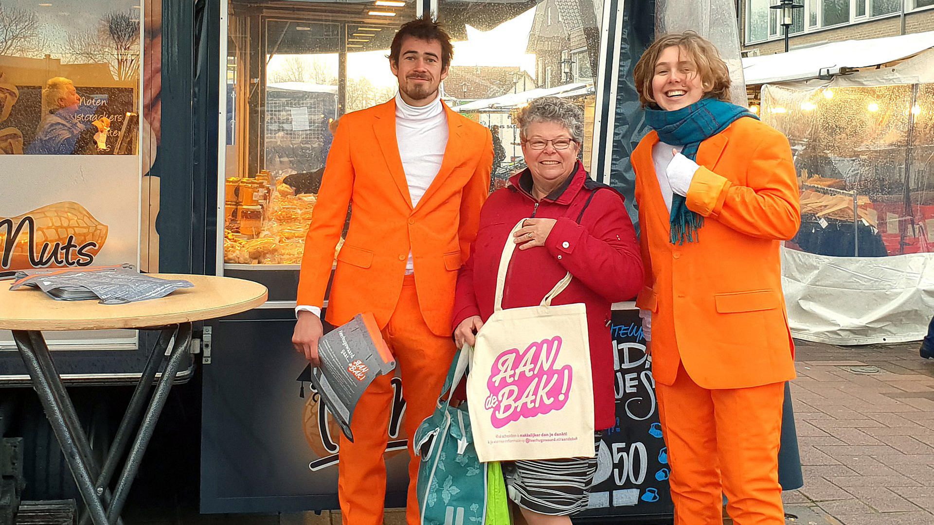 Voorlichters 'Aan de bak' op de markt en rond Middenwaard