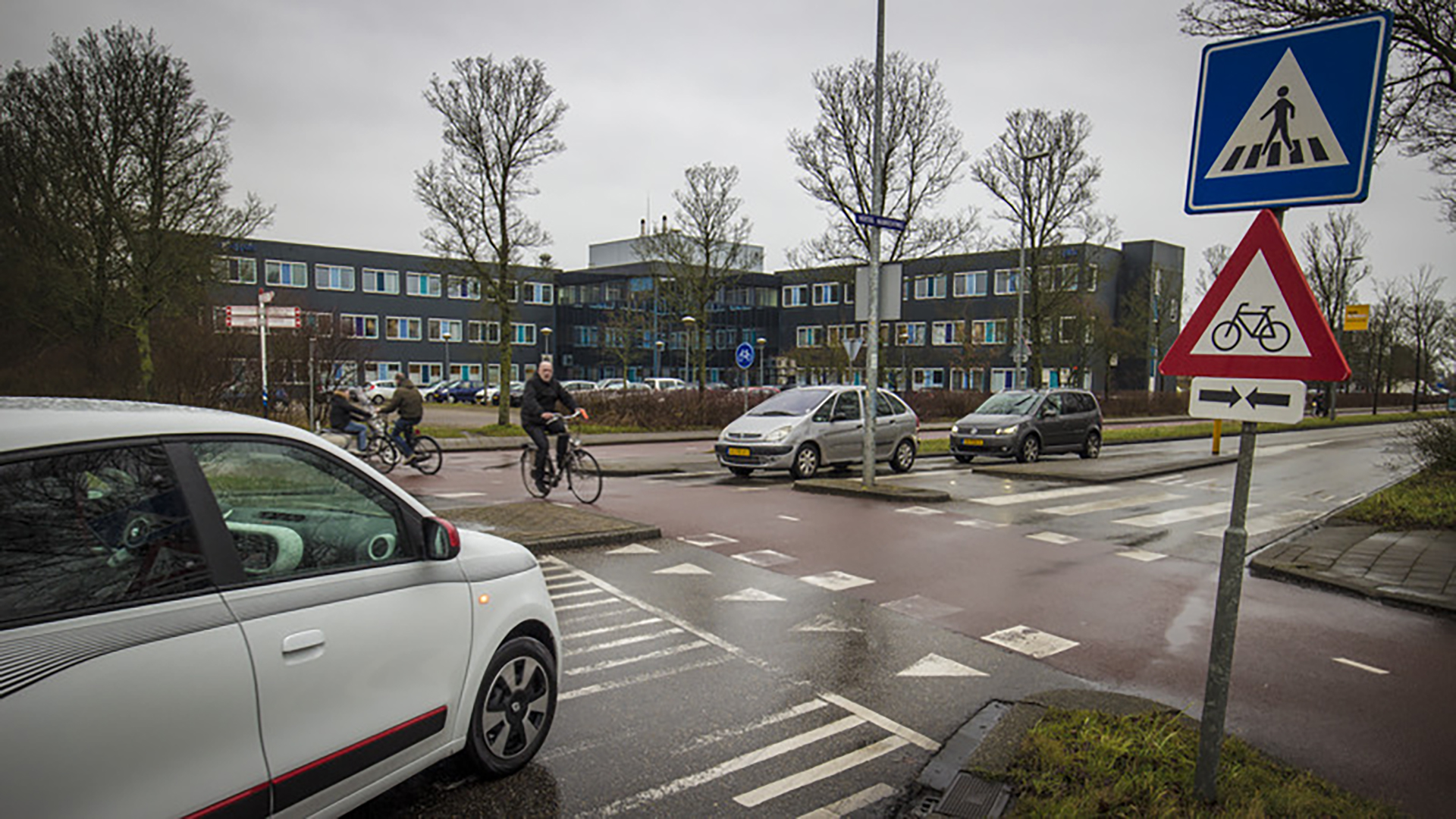 BAS: ''Rotonde Hertog Aalbrecht/Schinkelwaard in Alkmaar is gevaarlijk''