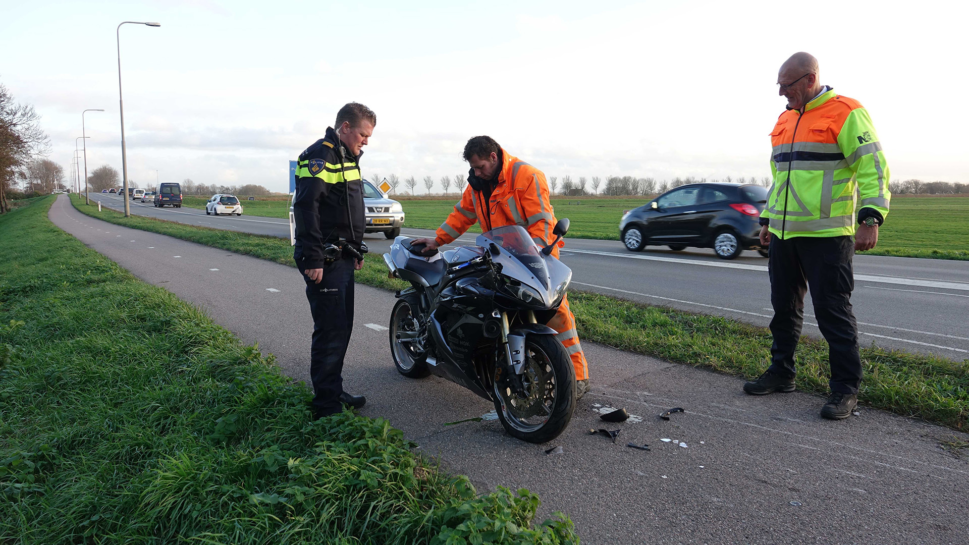 Motorrijder gelanceerd via vluchtheuvel bij Schermerhorn