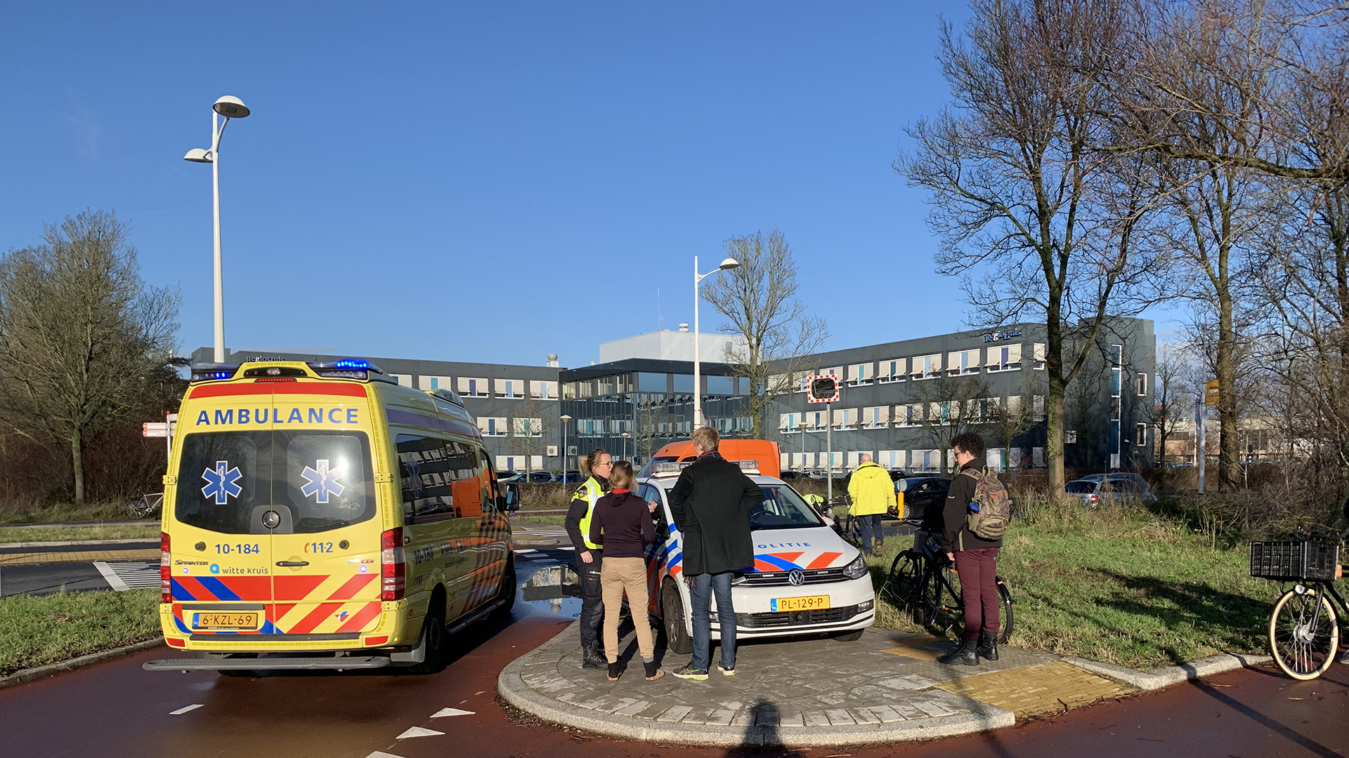 Zoveelste ongeluk bij beruchte Alkmaarse rotonde Hertog Aalbrechtweg/Schinkelwaard