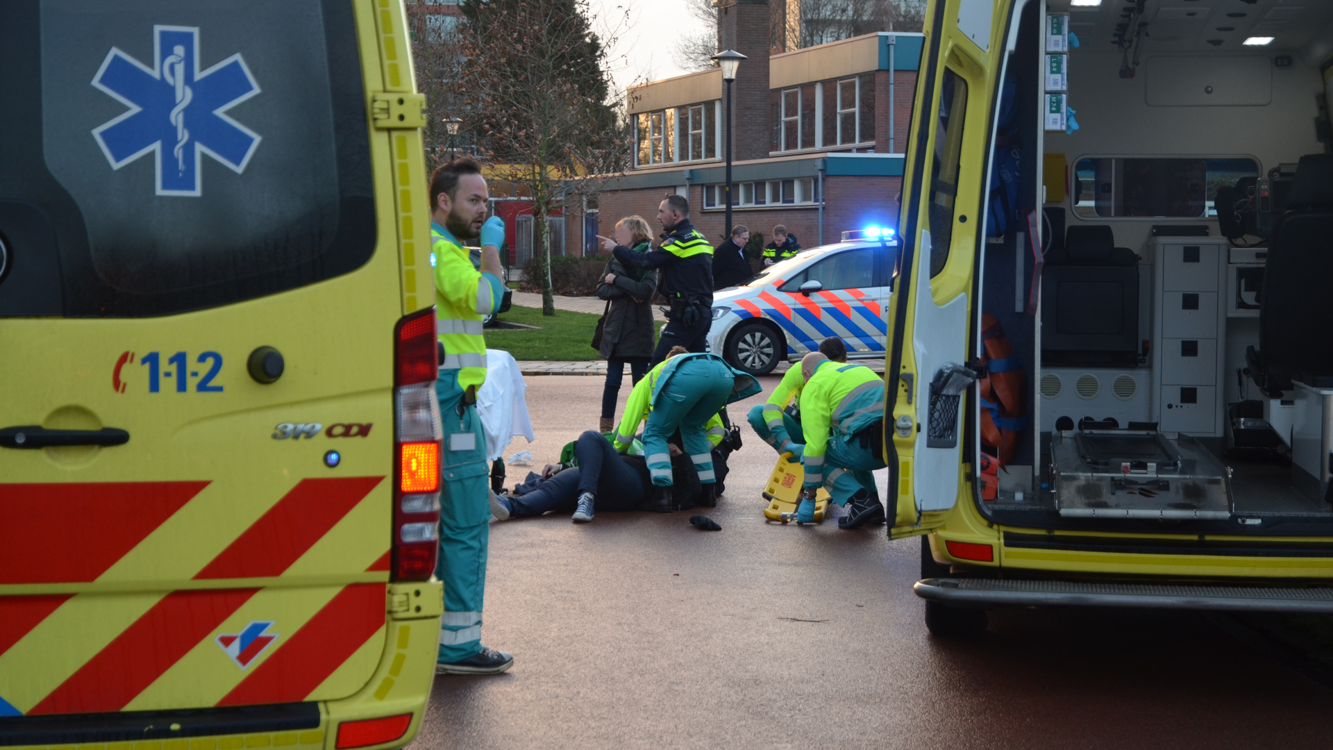 Aangereden door auto: fietsster ernstig gewond naar ziekenhuis