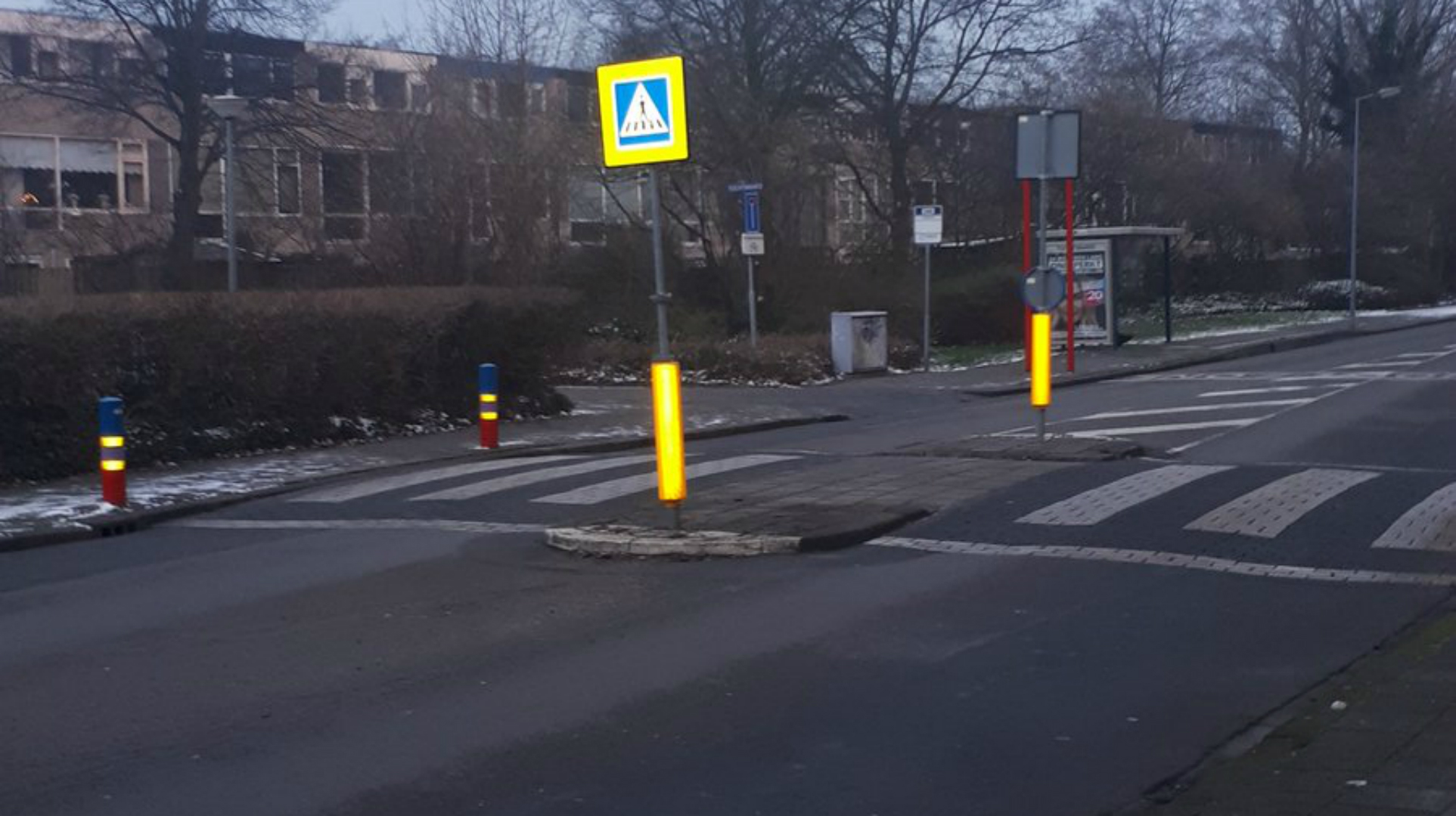 Alkmaarse wijkagent polst verkeerssituatie bij scholen Tochtwaard