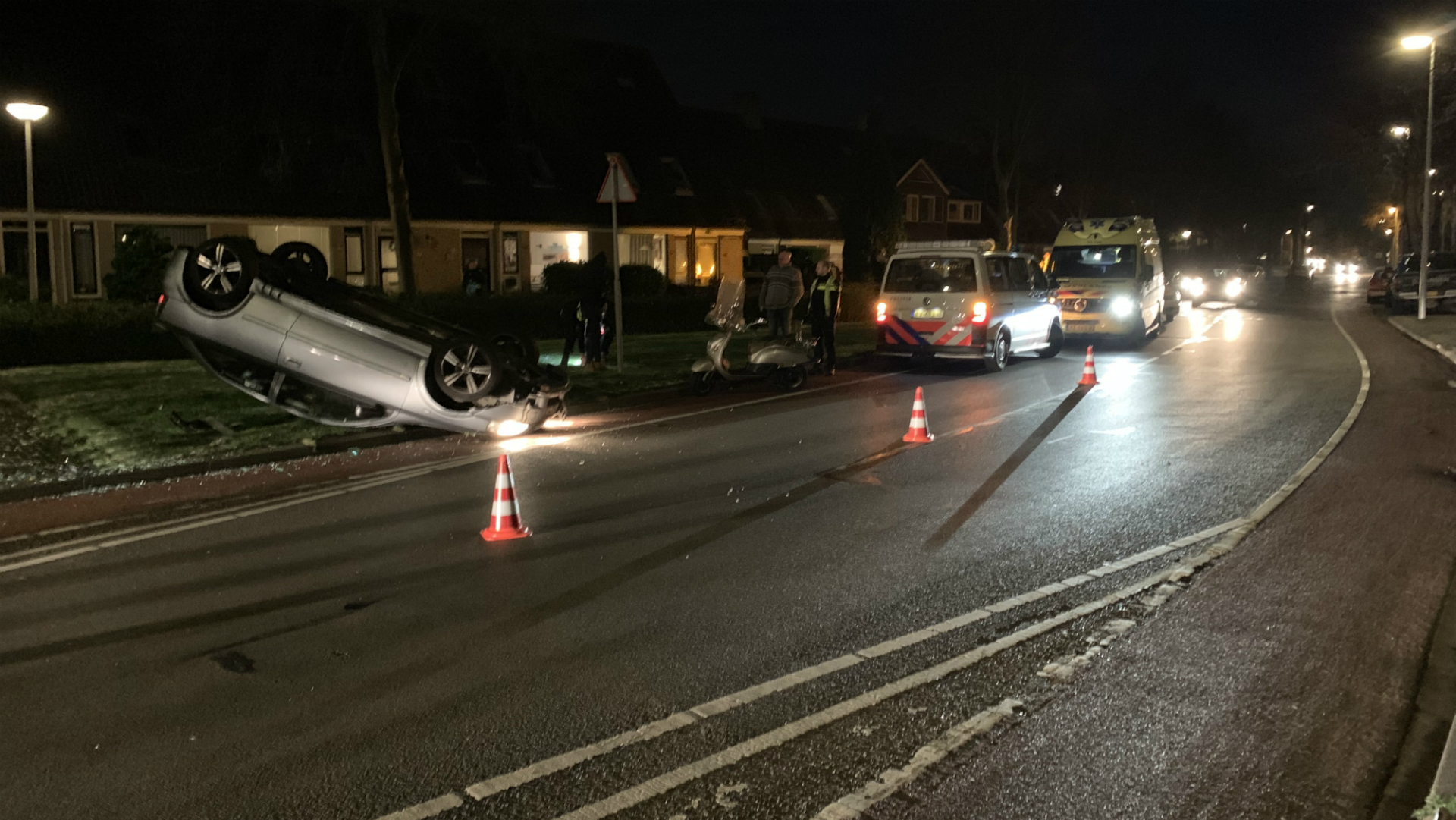 Auto op zijn kop bij éénzijdig ongeval op Alkmaarse Laan van Brussel