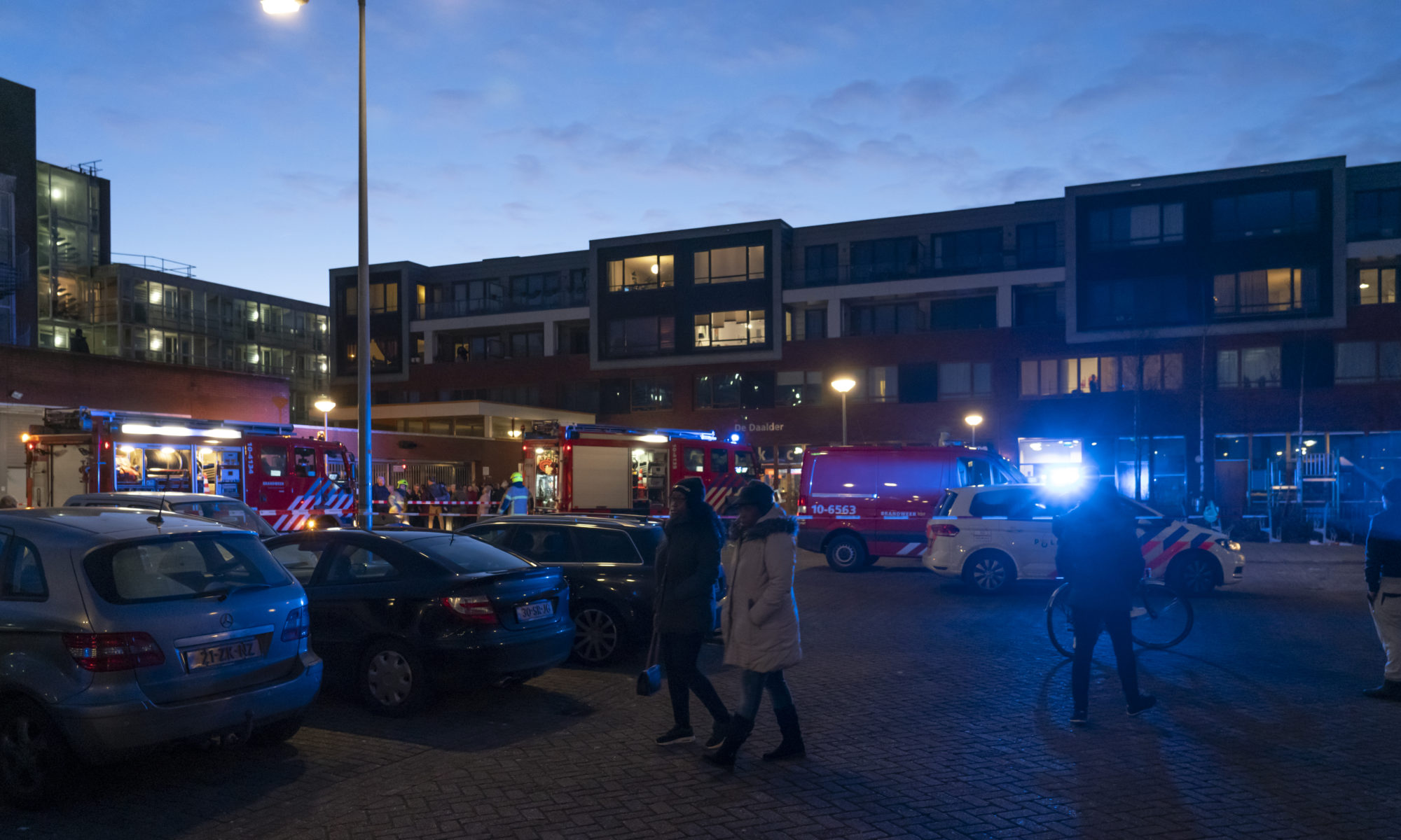 Brandweer vind na flink zoeken oorzaak schroeilucht en rook in wijkcentrum De Daalder