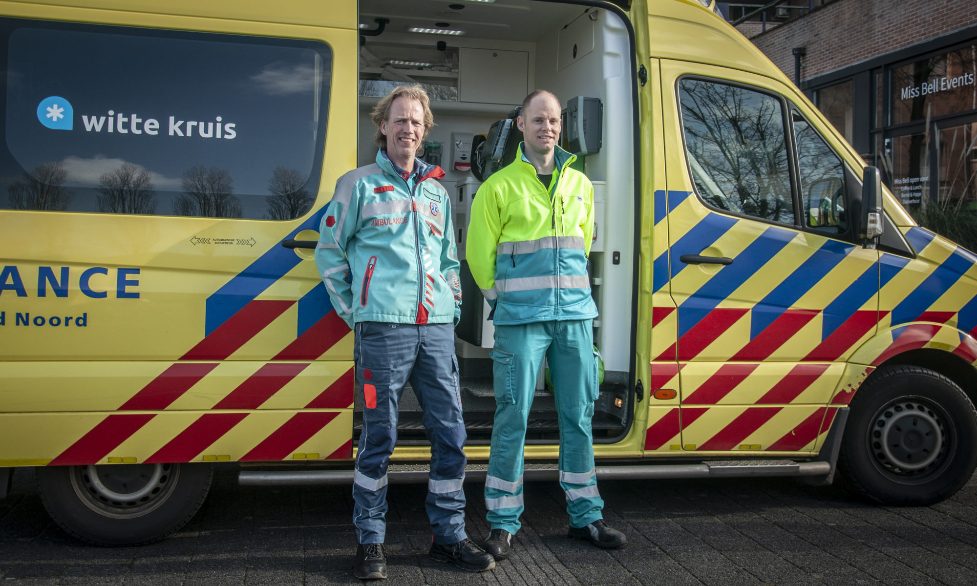 Ambulancehulpverleners van knalgeel naar mintgroen