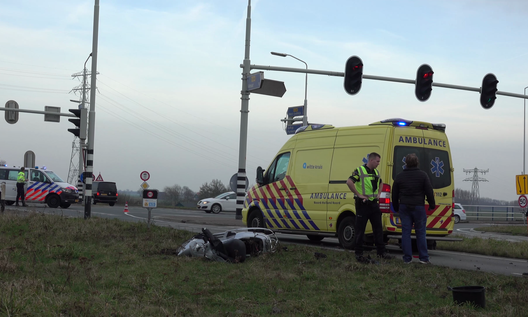 Scooterrijder door auto aangereden op N244 bij Zuidschermer