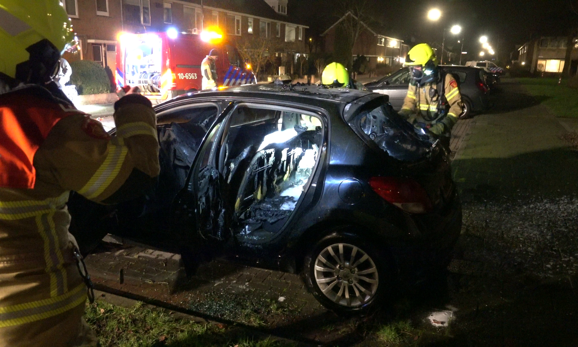 Politie zoekt getuigen autobrand Junolaan in Heerhugowaard