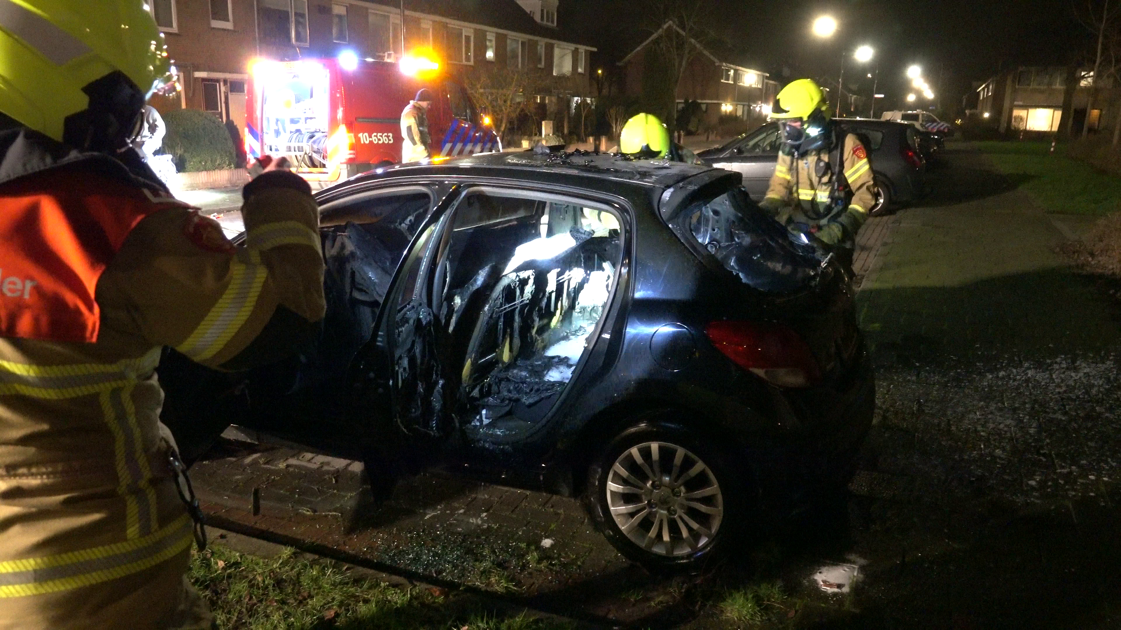 Politie zoekt getuigen autobrand Junolaan in Heerhugowaard
