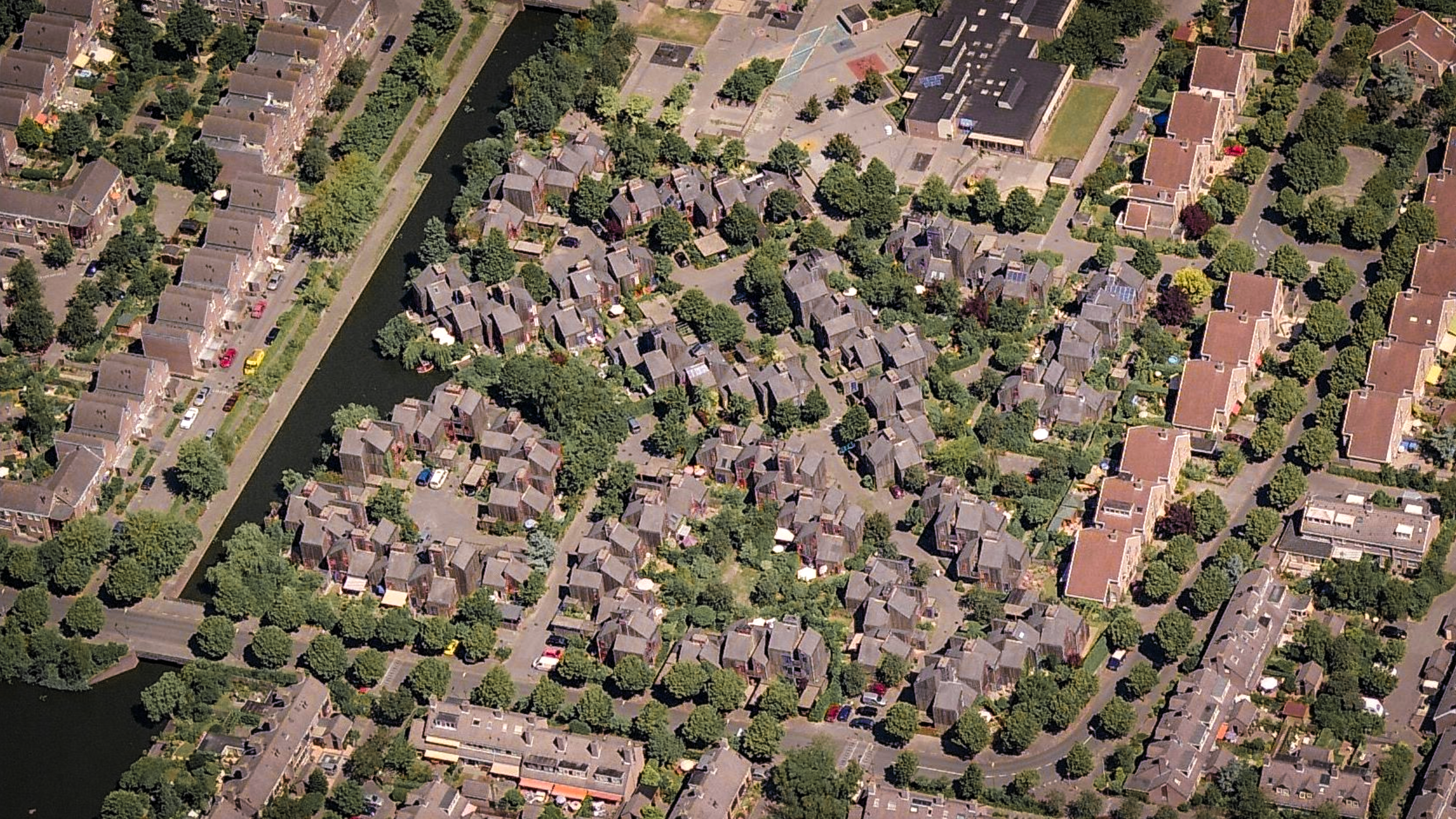 Daken van 'indianendorp' in Alkmaar-Noord moeten in 2025 vervangen zijn