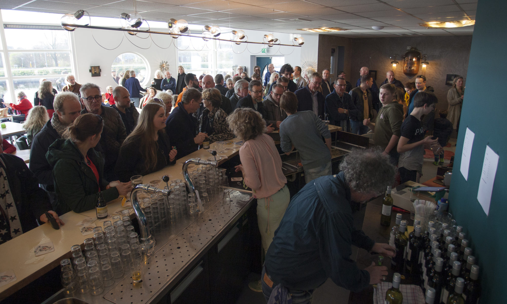 Nieuwe kantine 'Waterkant' druk bezocht tijdens Open Huis