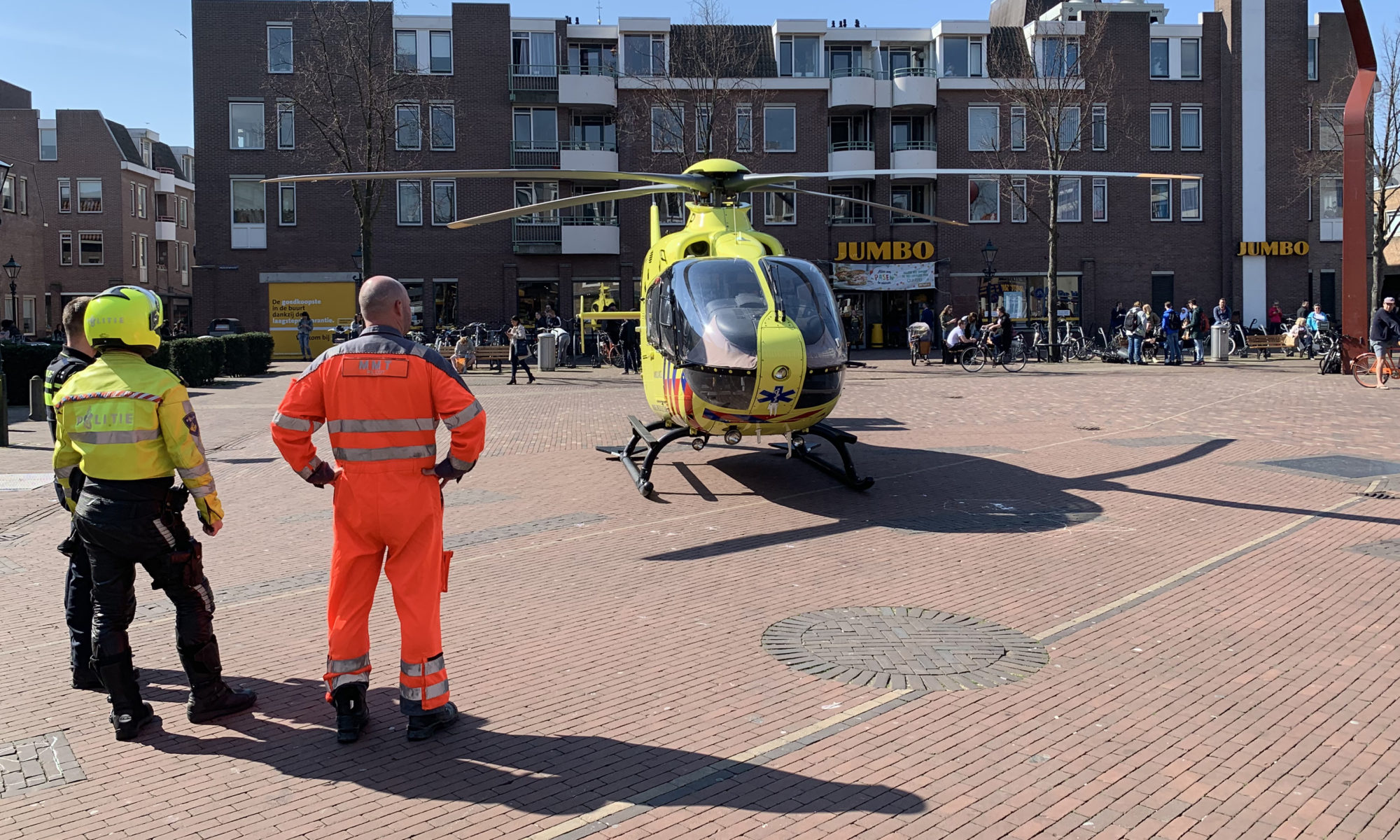 Trauma-heli landt op Paardenmarkt in Alkmaarse binnenstad