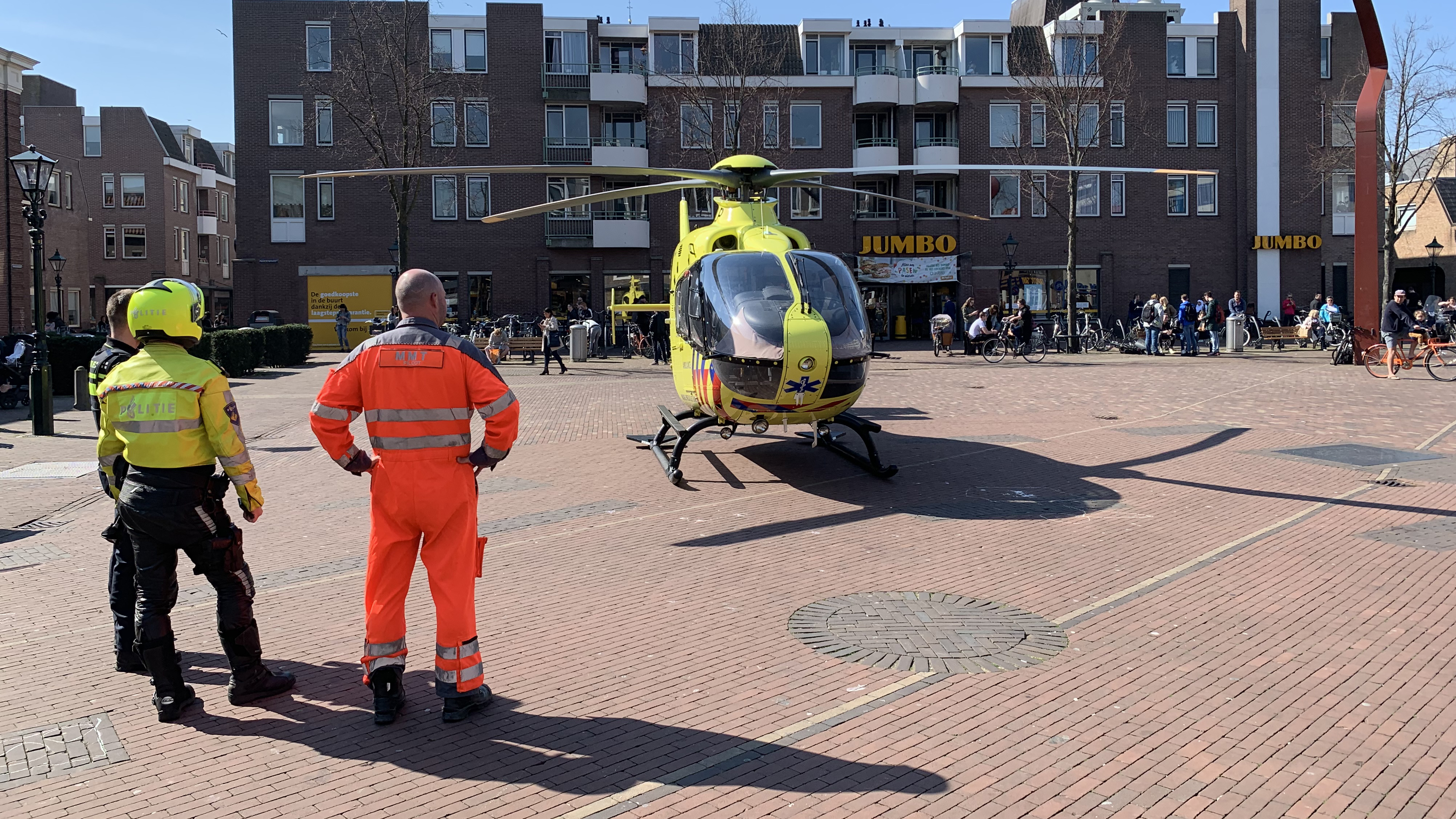 Trauma-heli landt op Paardenmarkt in Alkmaarse binnenstad