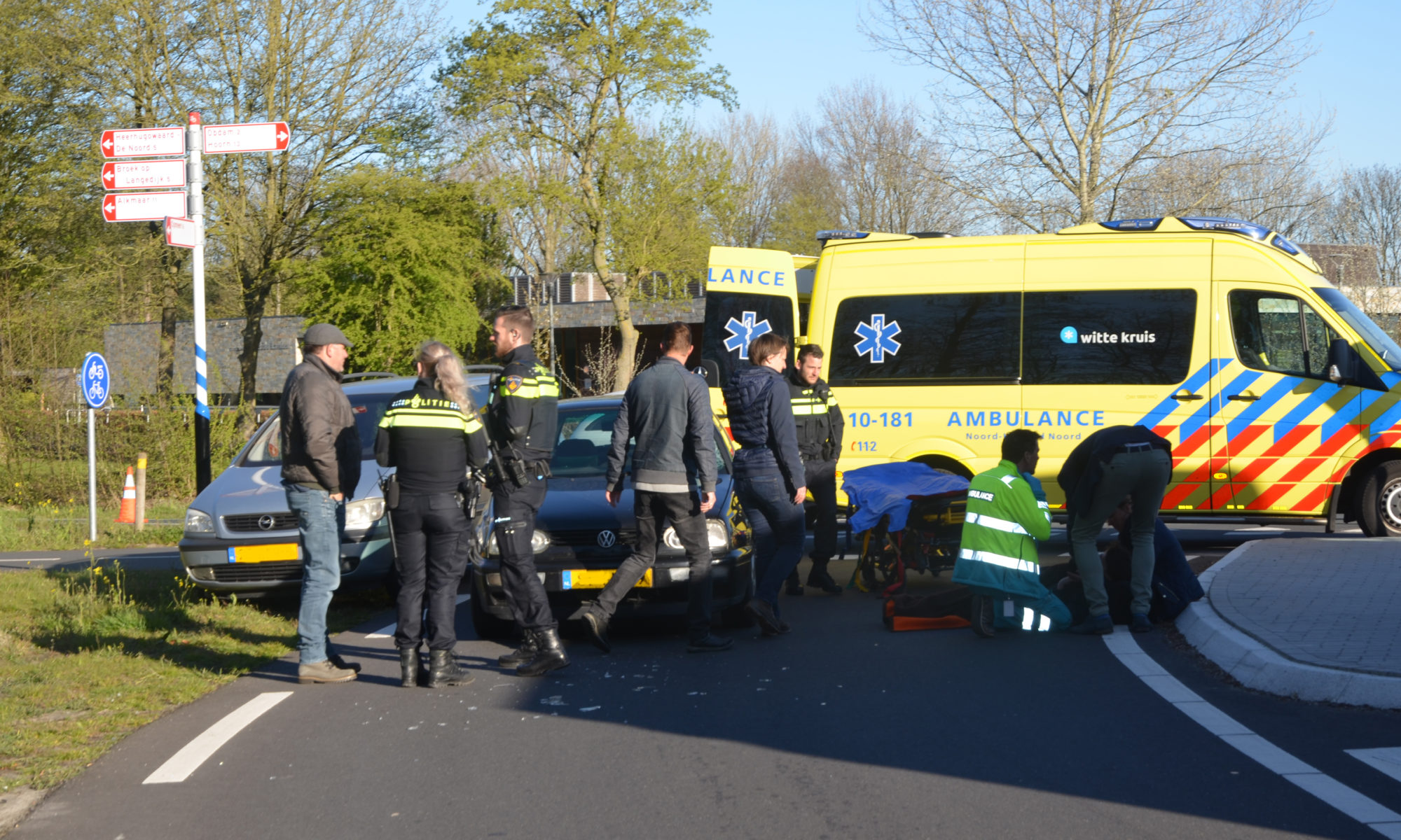 Fietsende scholier klapt hard tegen voorruit op Krusemanlaan