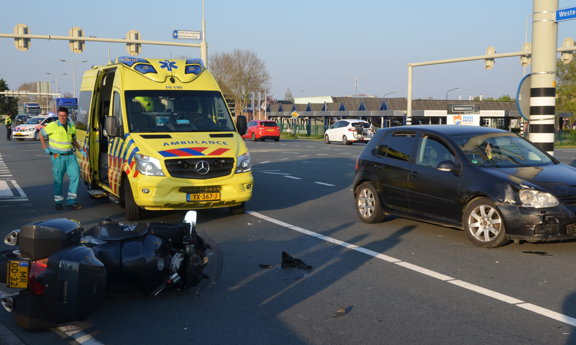 Motorrijder gewond door spookrijder op N242 in Heerhugowaard