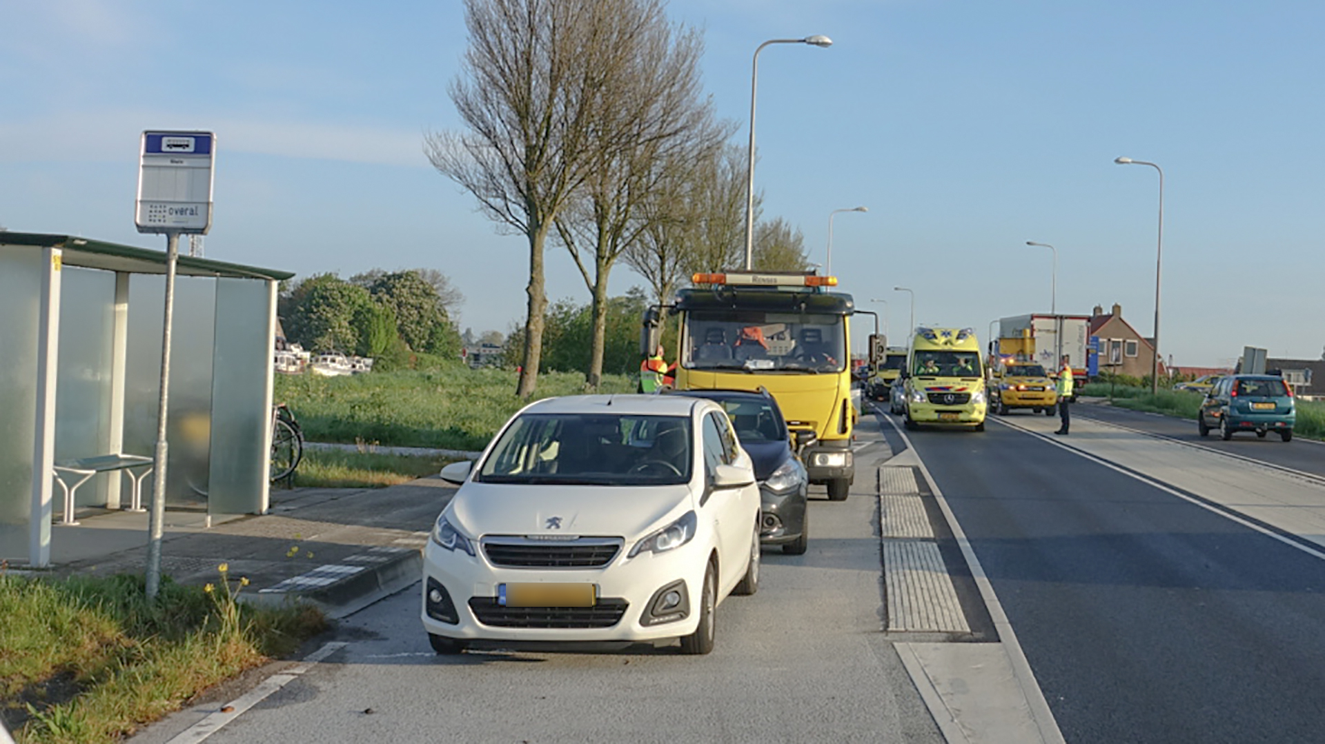 Drie keer schade bij kop-staartbotsing op N242 Heerhugowaard