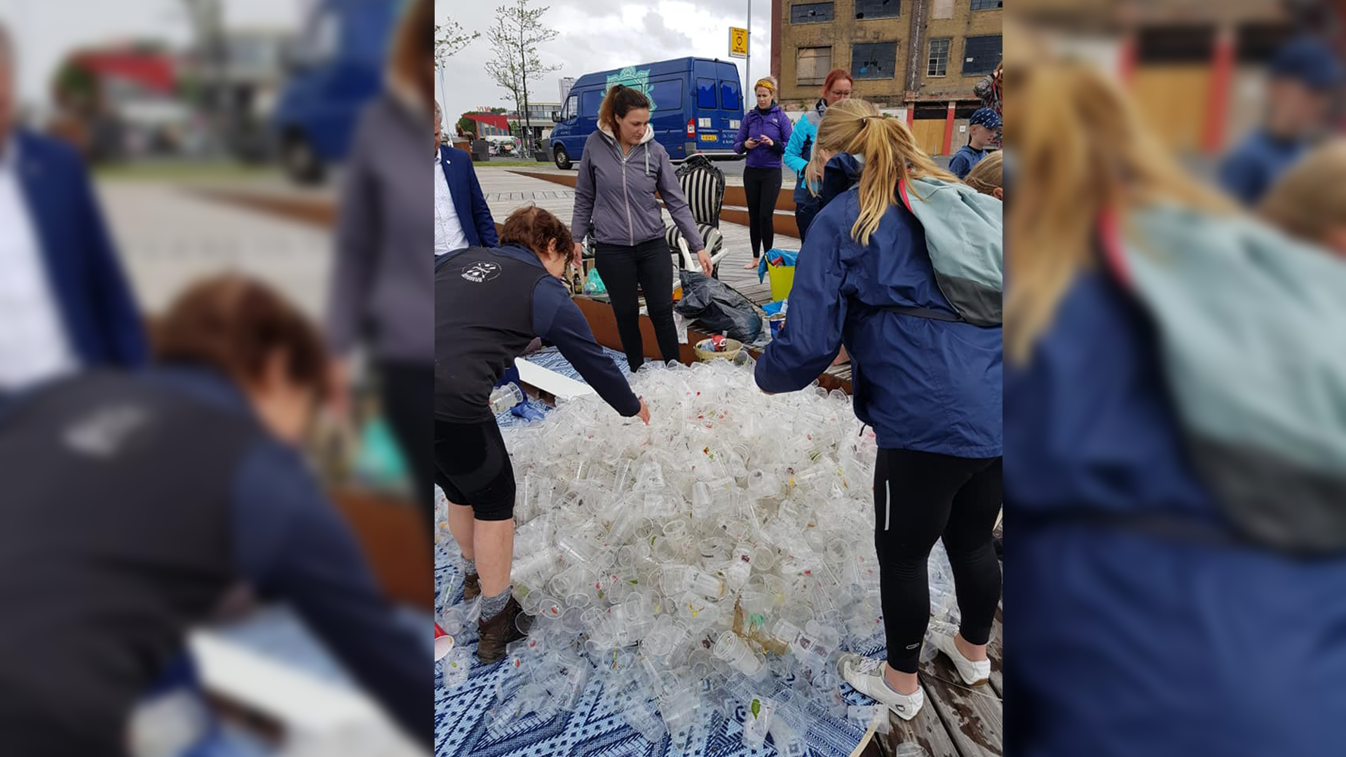 grote schoonmaak Alkmaarse grachten levert flinke stapel 'Koningsdagplastic' op