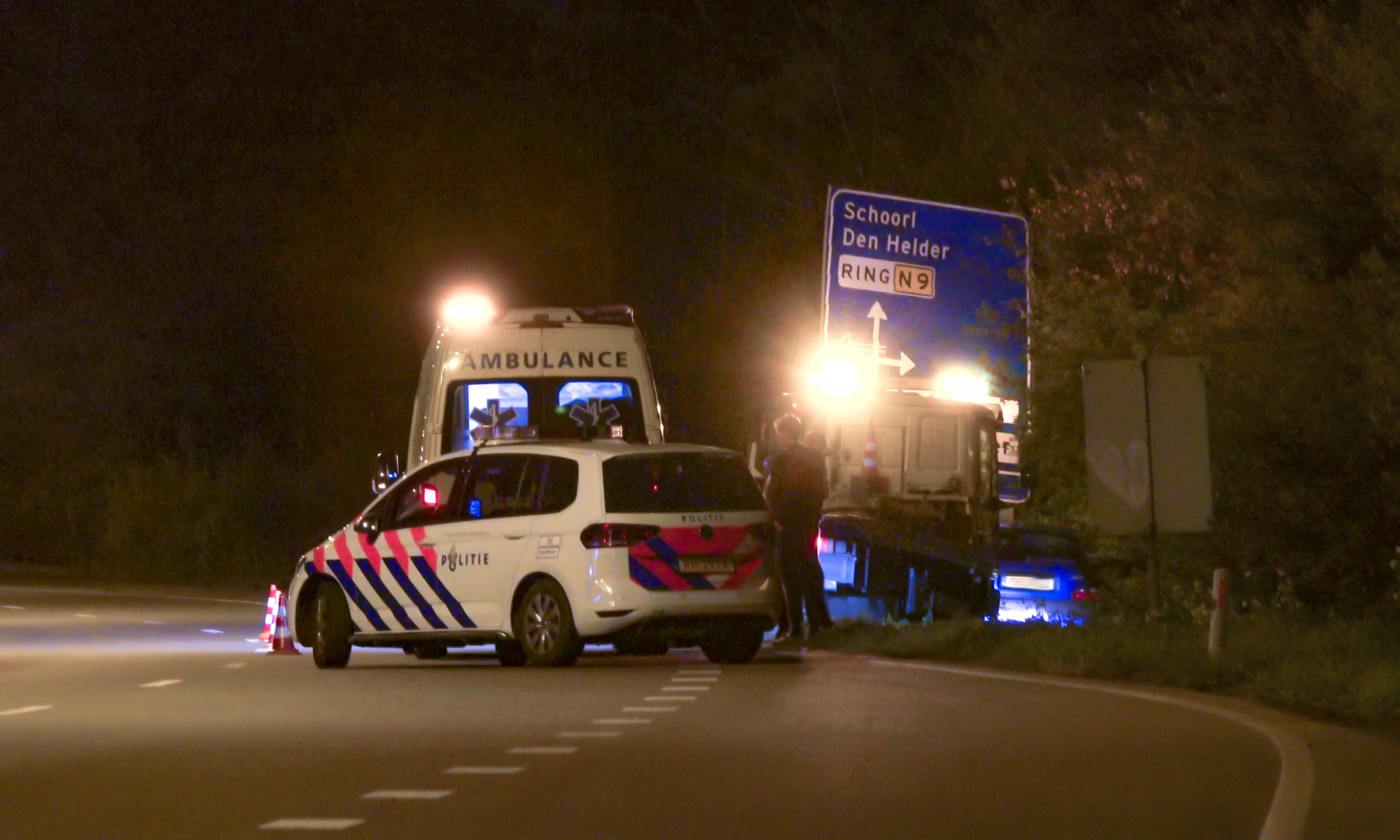 Nachtelijke autorit eindigt tegen bord in langs N9 bij Alkmaar