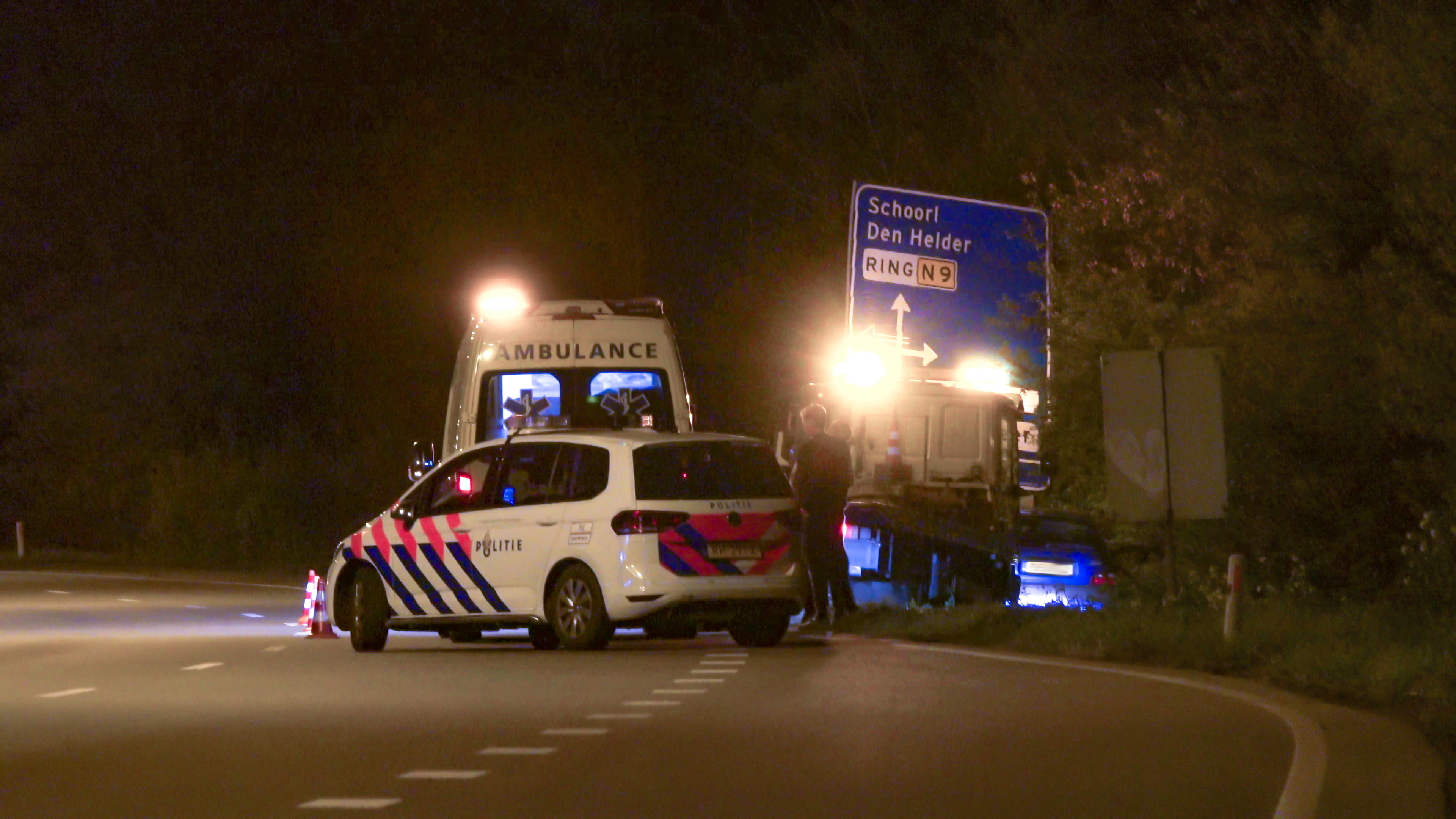 Nachtelijke autorit eindigt tegen bord in langs N9 bij Alkmaar