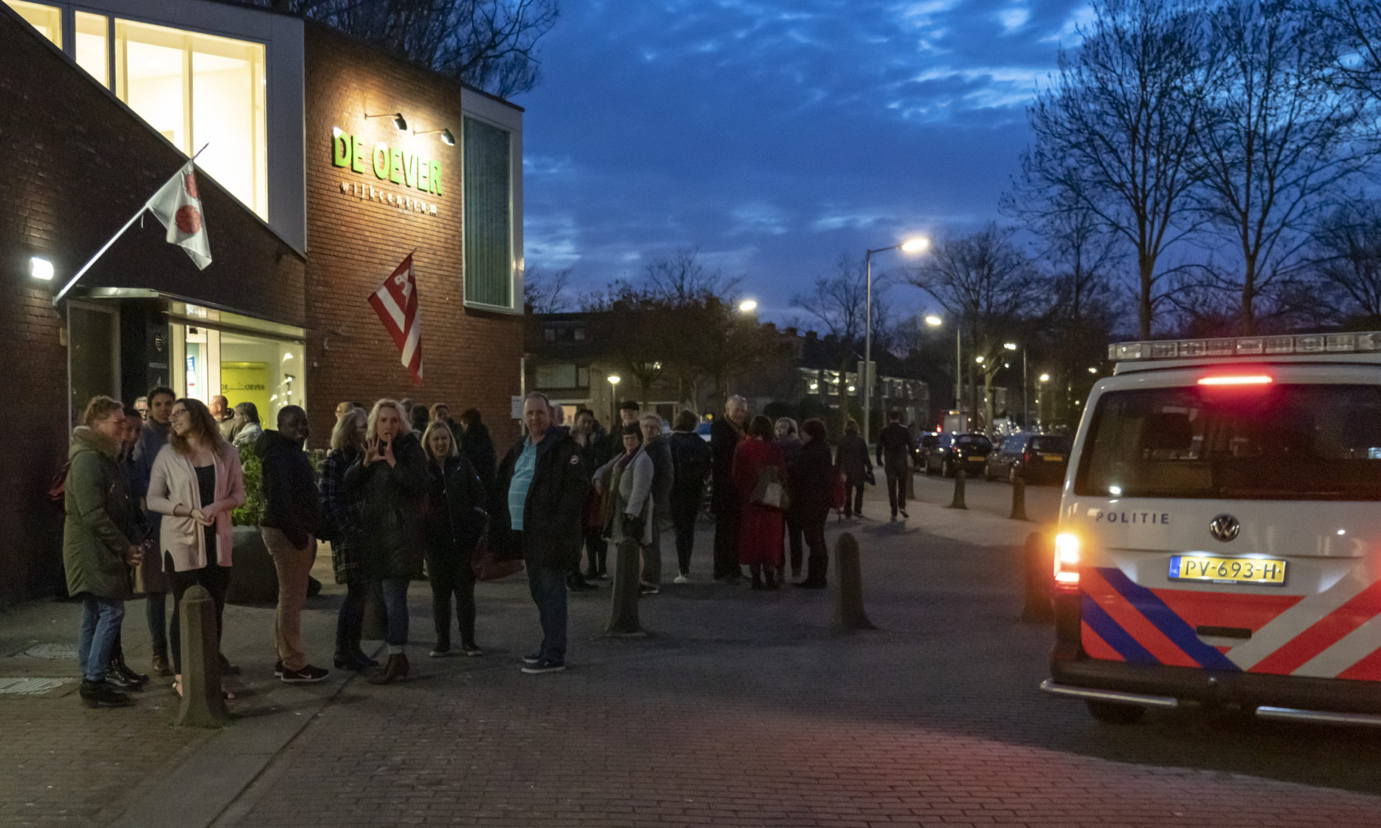 Wijkcentrum De Oever ontruimd na flinke rookontwikkeling